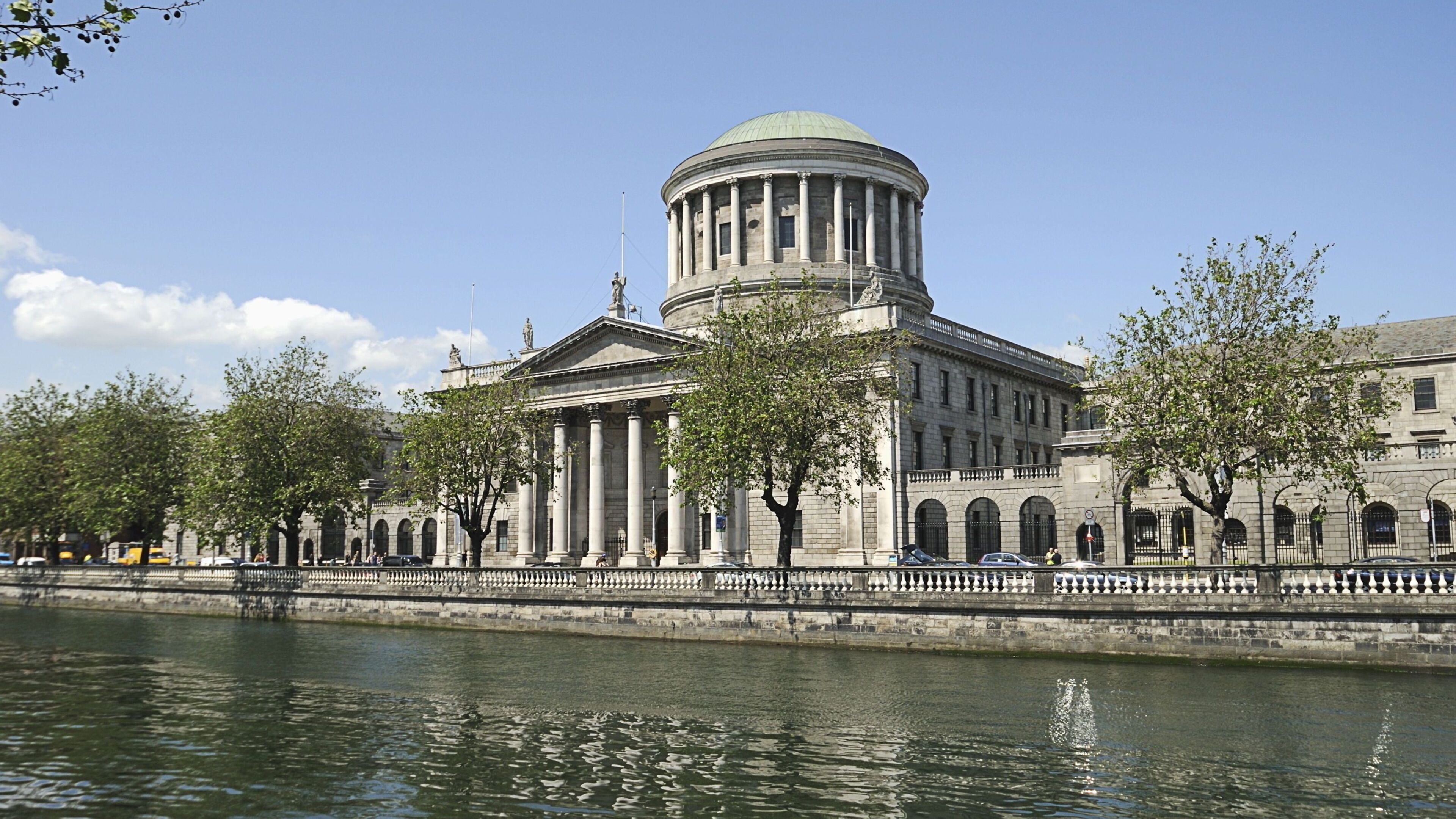 Trainee Solicitors Favor Dublin Contracts
