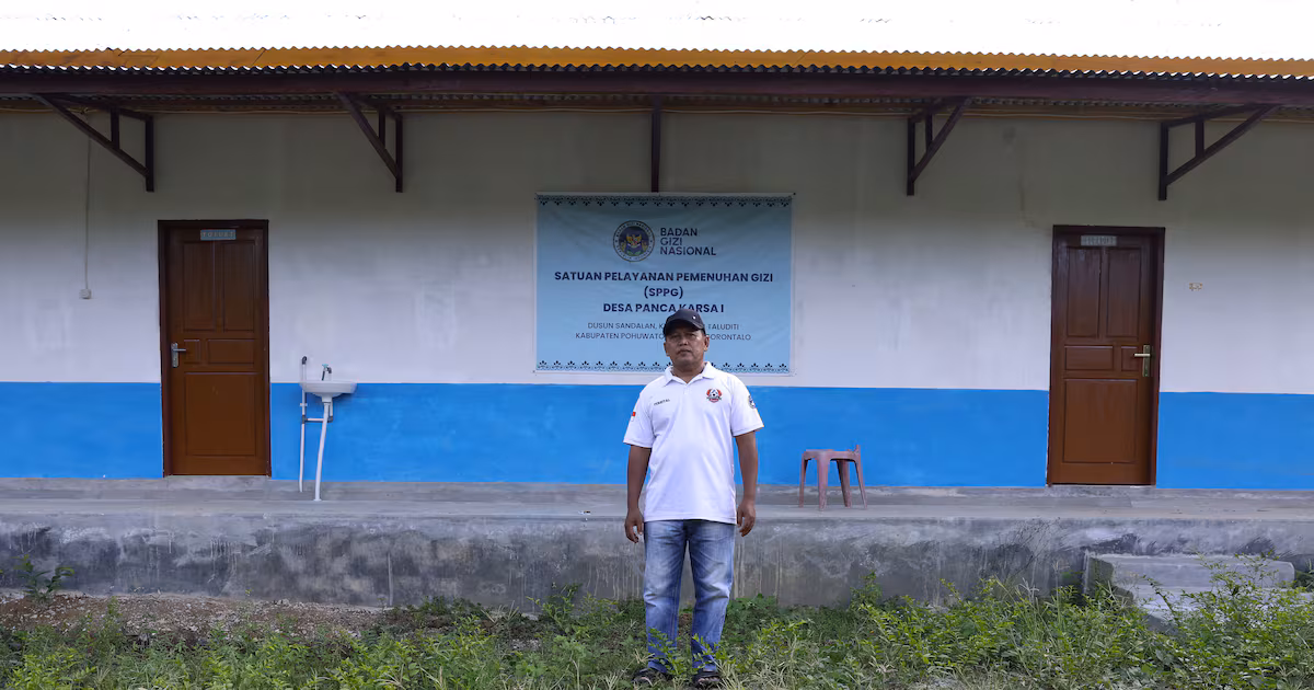 Indonesia's Free Meals Initiative Faces Financial Strain