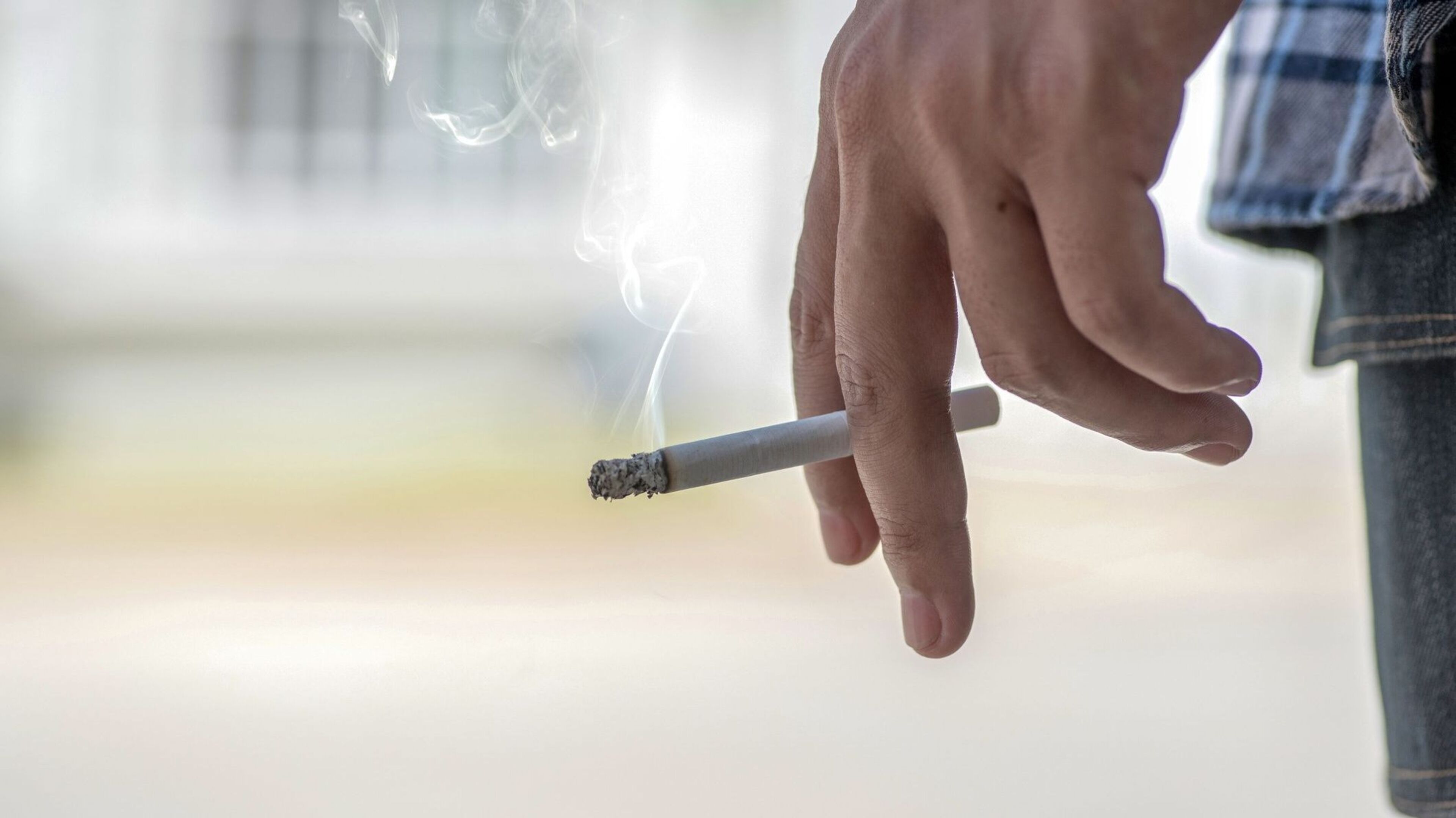 Dundalk Smokers Buy Smuggled Cigarettes