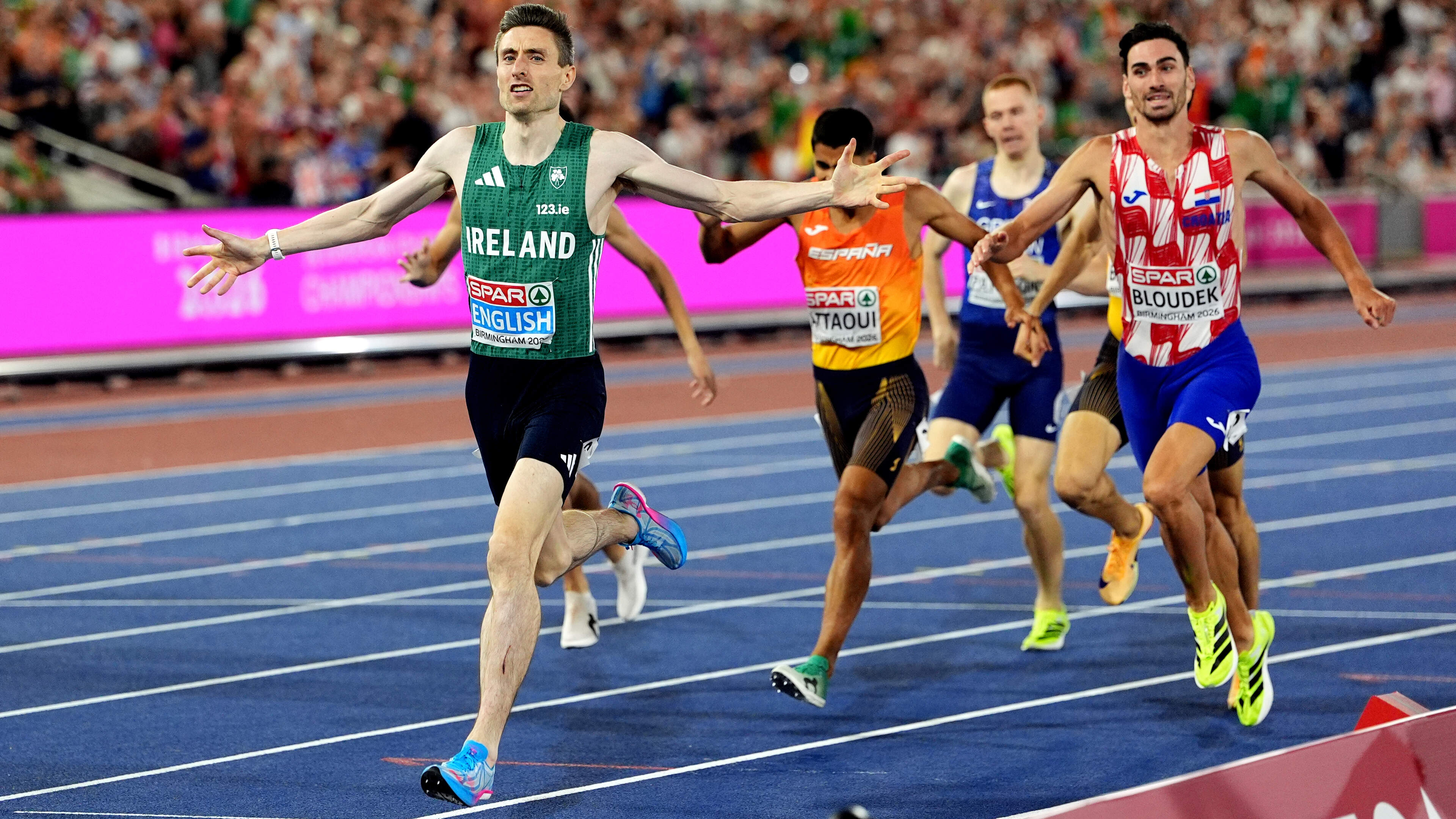 Mark English wins historic Irish 800m gold