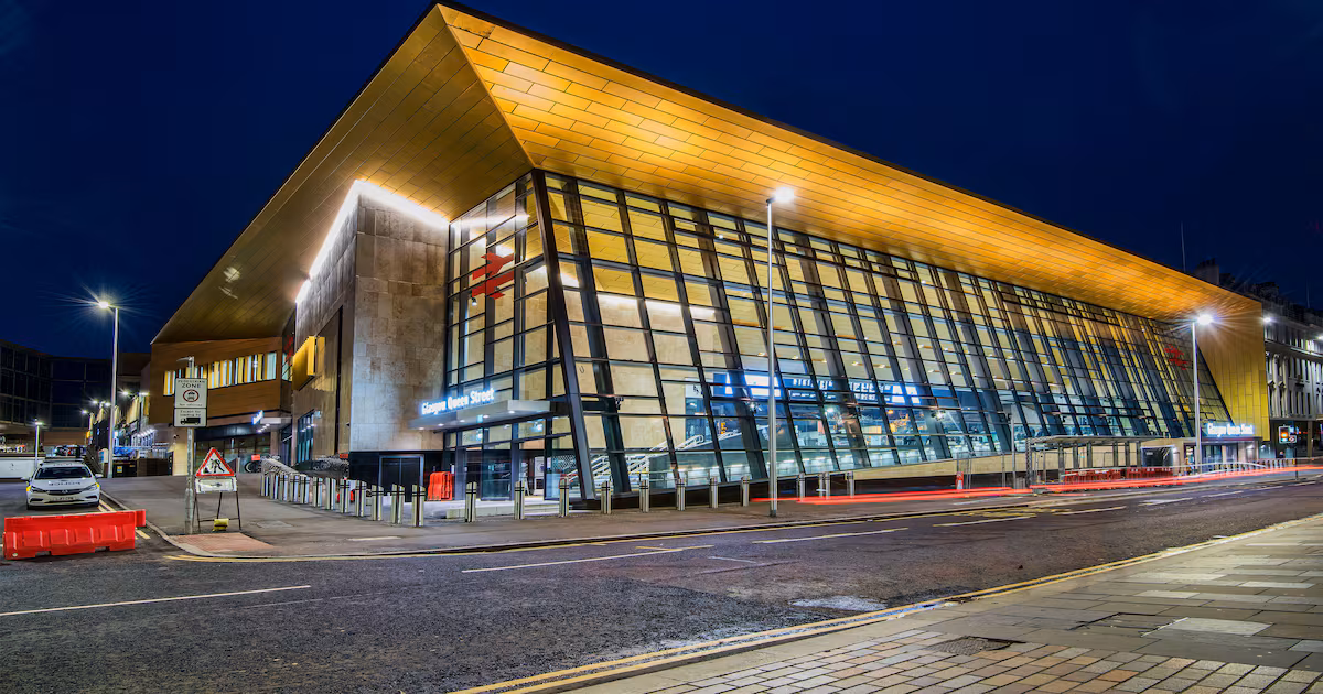 Comedian Brings Fringe Comedy to Glasgow Station