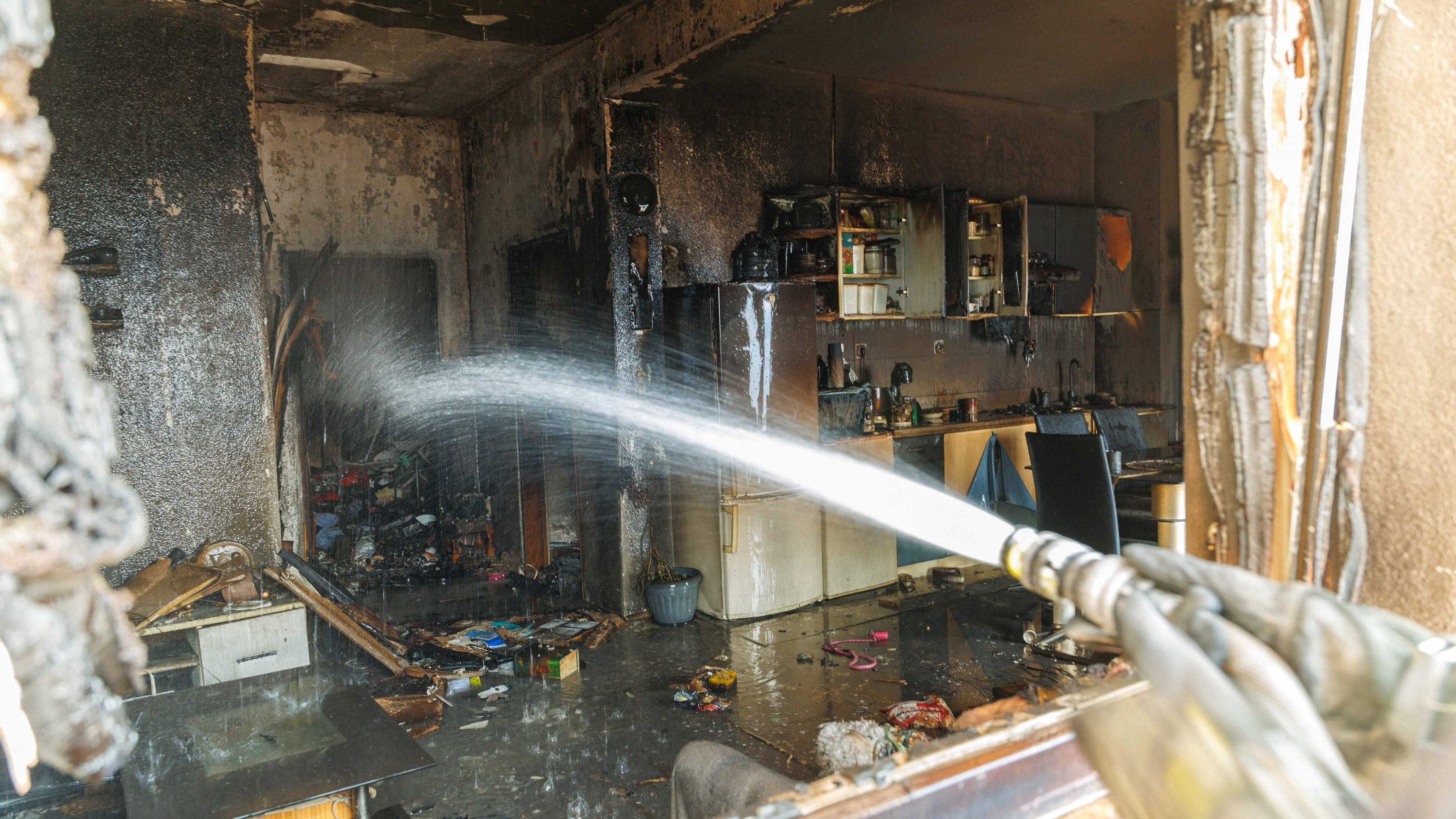 Hundreds Evacuated from Resorts in Croatia and Greece