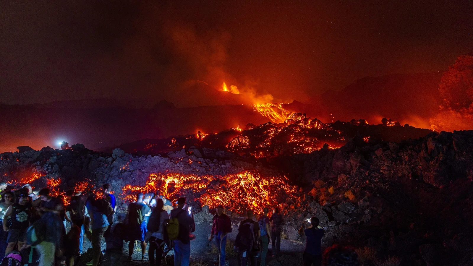 Etna eruption extends Catania airport closure