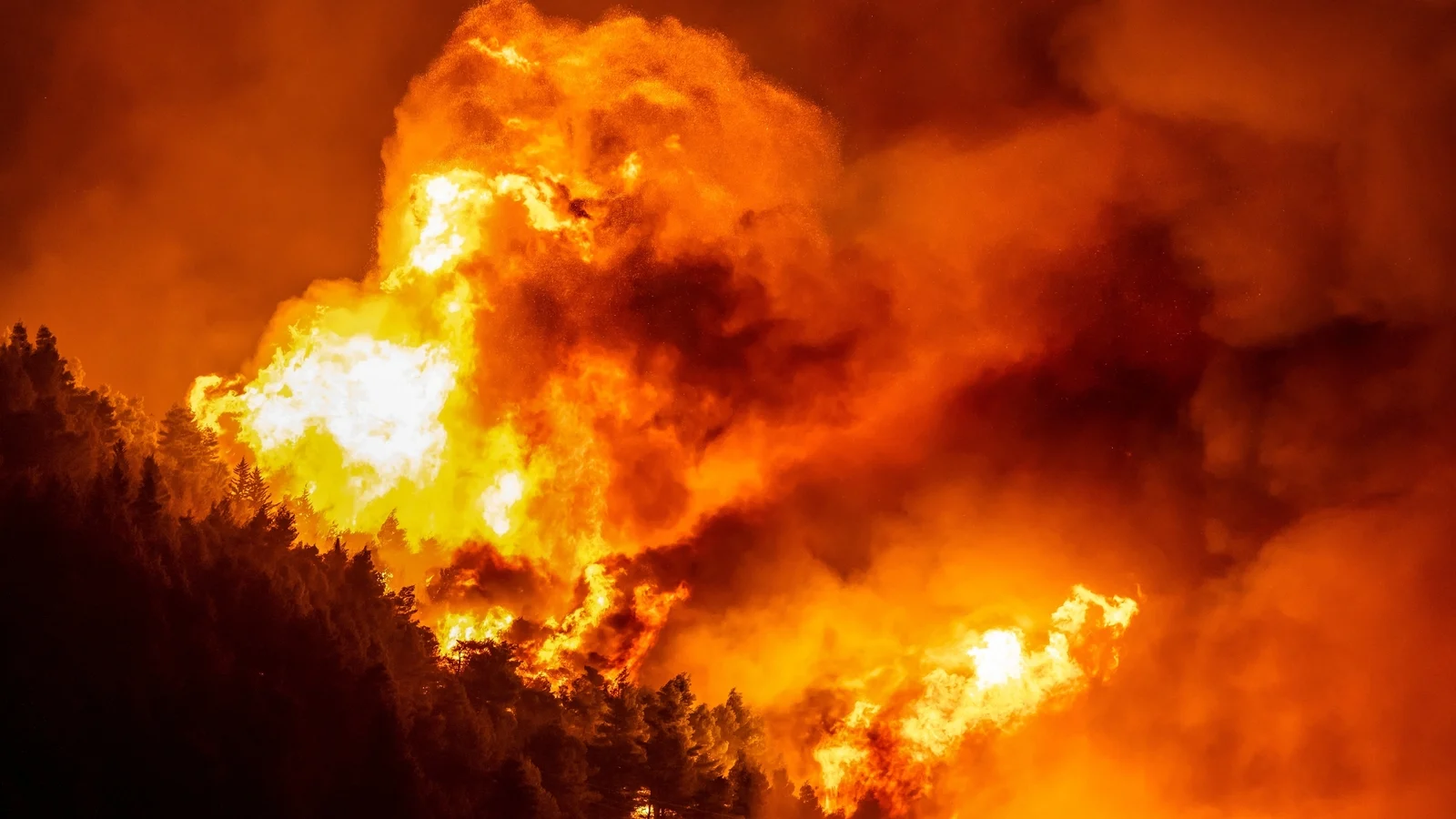 Evacuations in Croatia and Greece due to wildfires