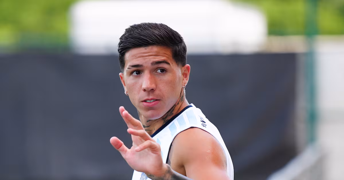 Enzo Fernandez to Remain at Chelsea After Deadline
