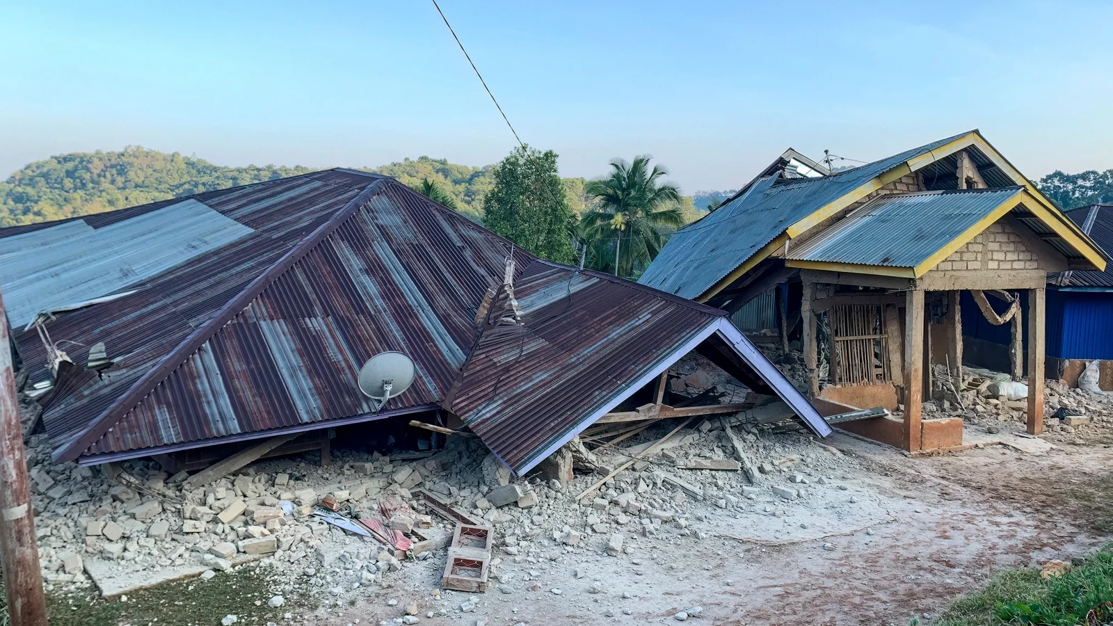 Strong 7.7 Magnitude Earthquake Hits Indonesia