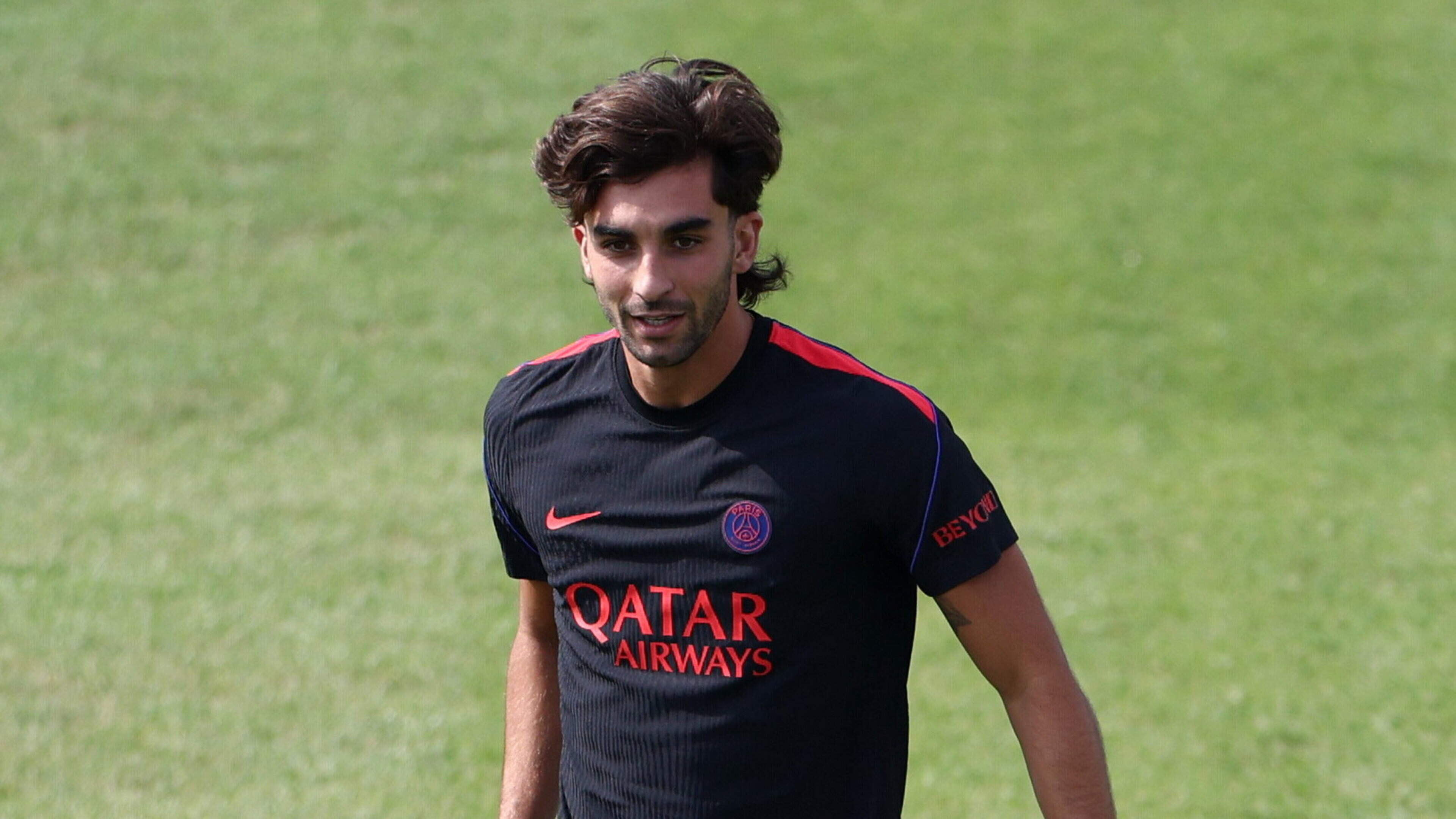 PSG signs Ferran Torres for €50 million