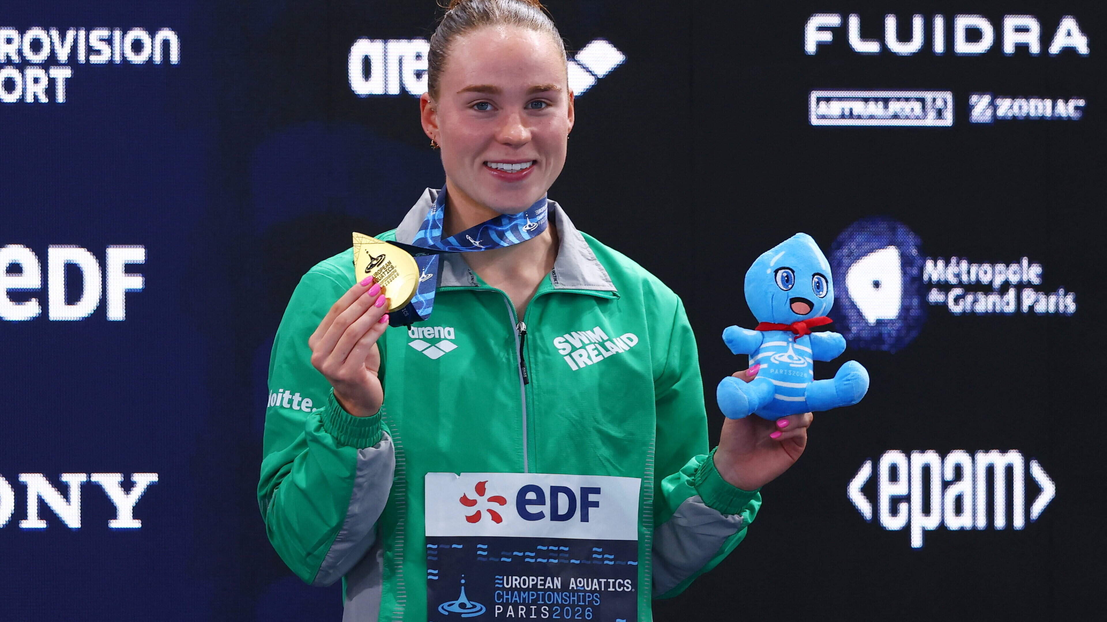 Ellen Walshe Wins Gold in 200IM