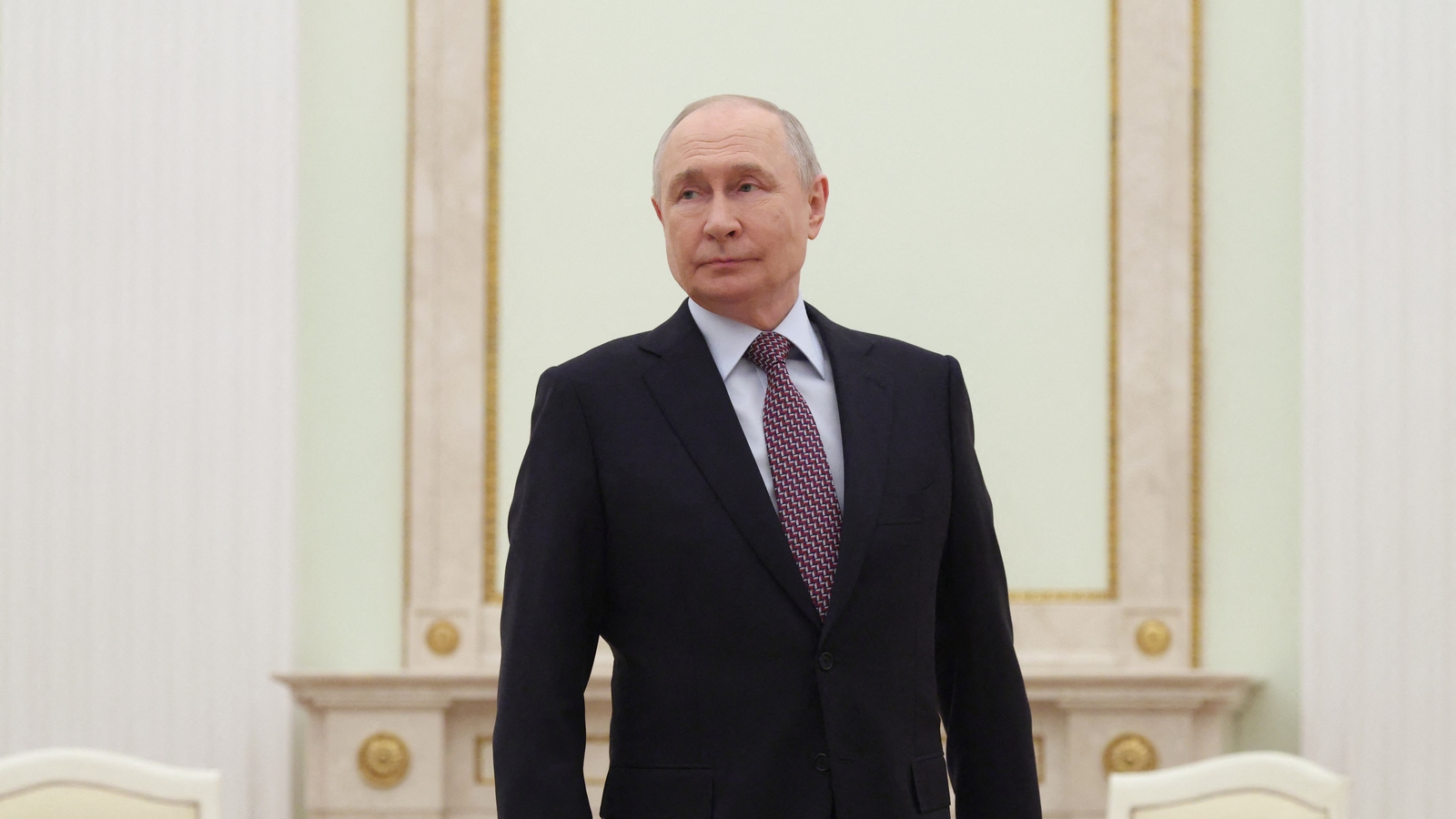 Explosions in Kyiv Amid Ballistic Missile Threat
