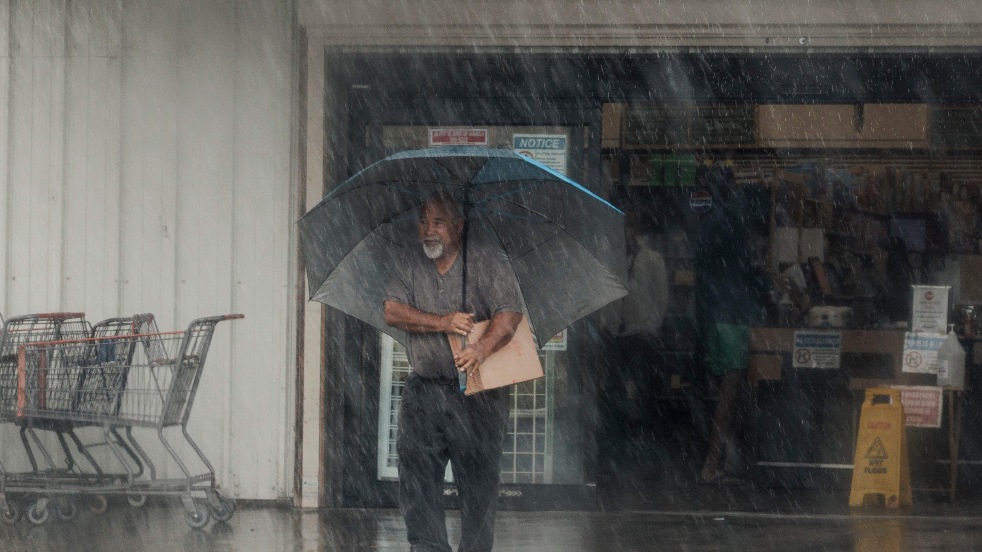 Hurricane Lala Strikes Hawaii, Causes Power Outages