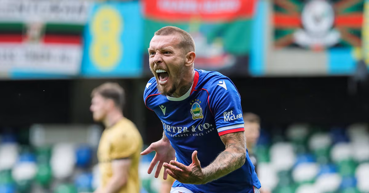 Linfield Wins Derby Against Glentoran 2-1