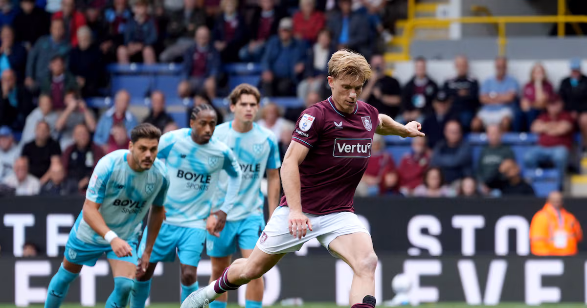 Zian Flemming rescues Burnley in 2-2 draw