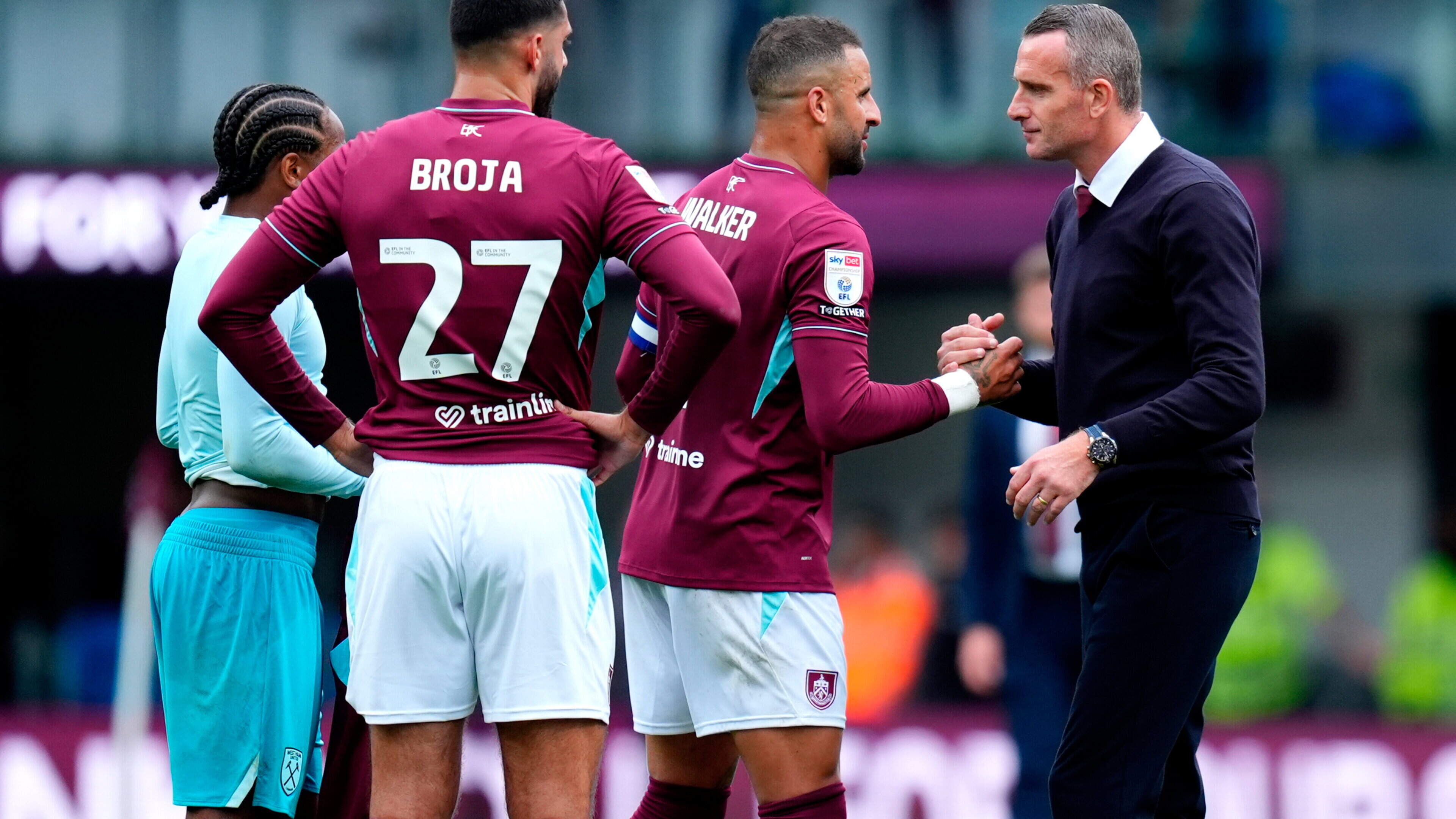 West Ham and Burnley Draw in Championship Opener