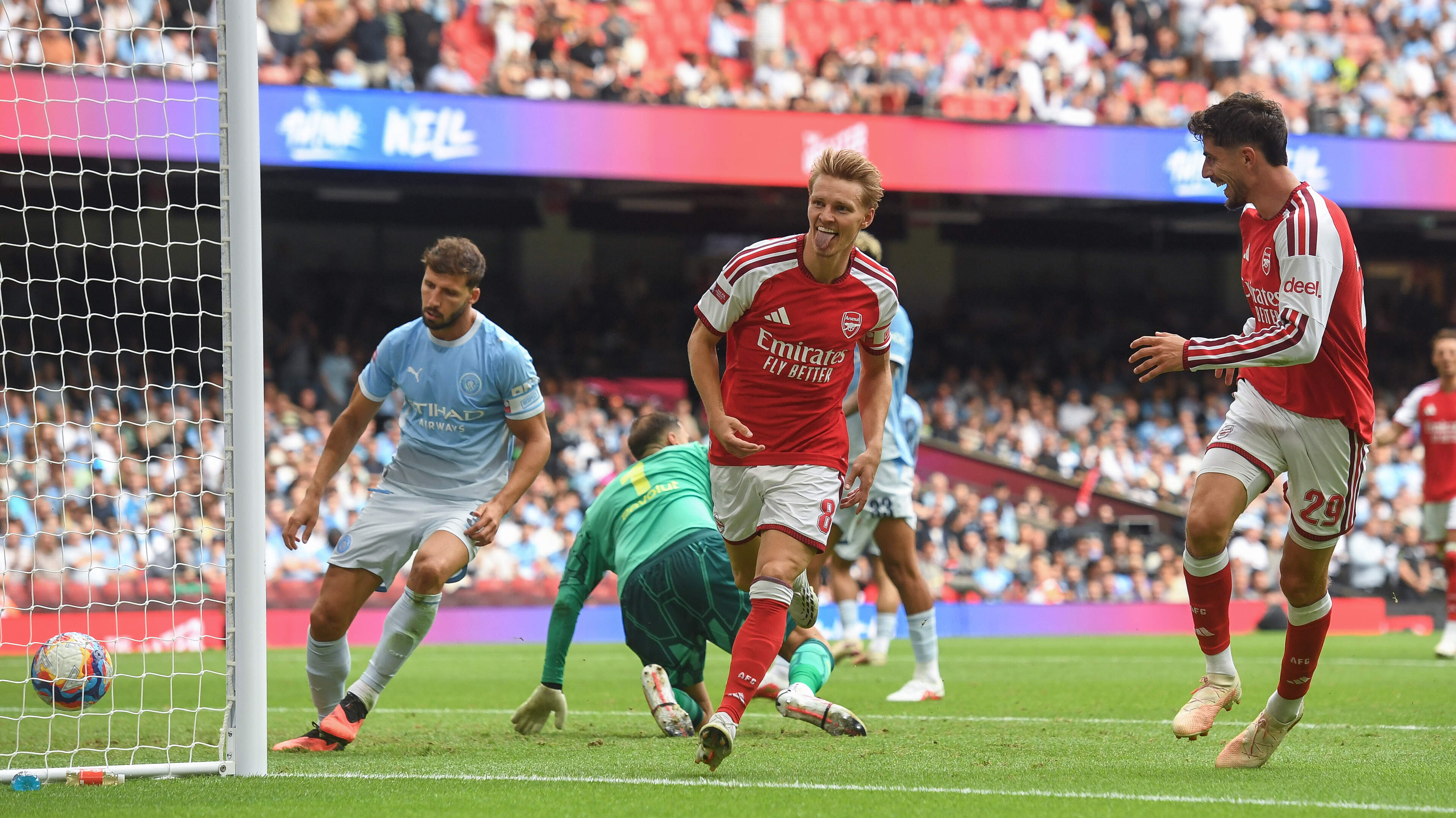 Arsenal Issues Title Warning with Strong Display