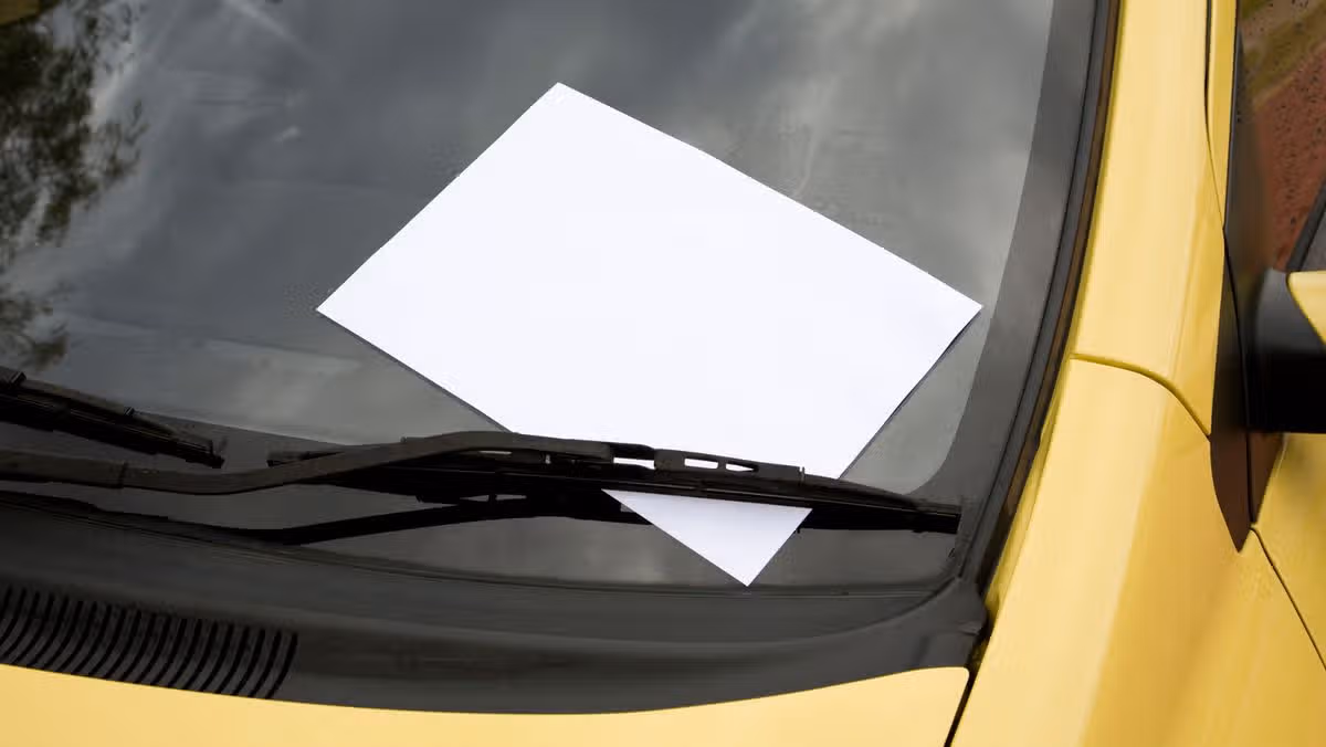 Woman finds creepy note on car
