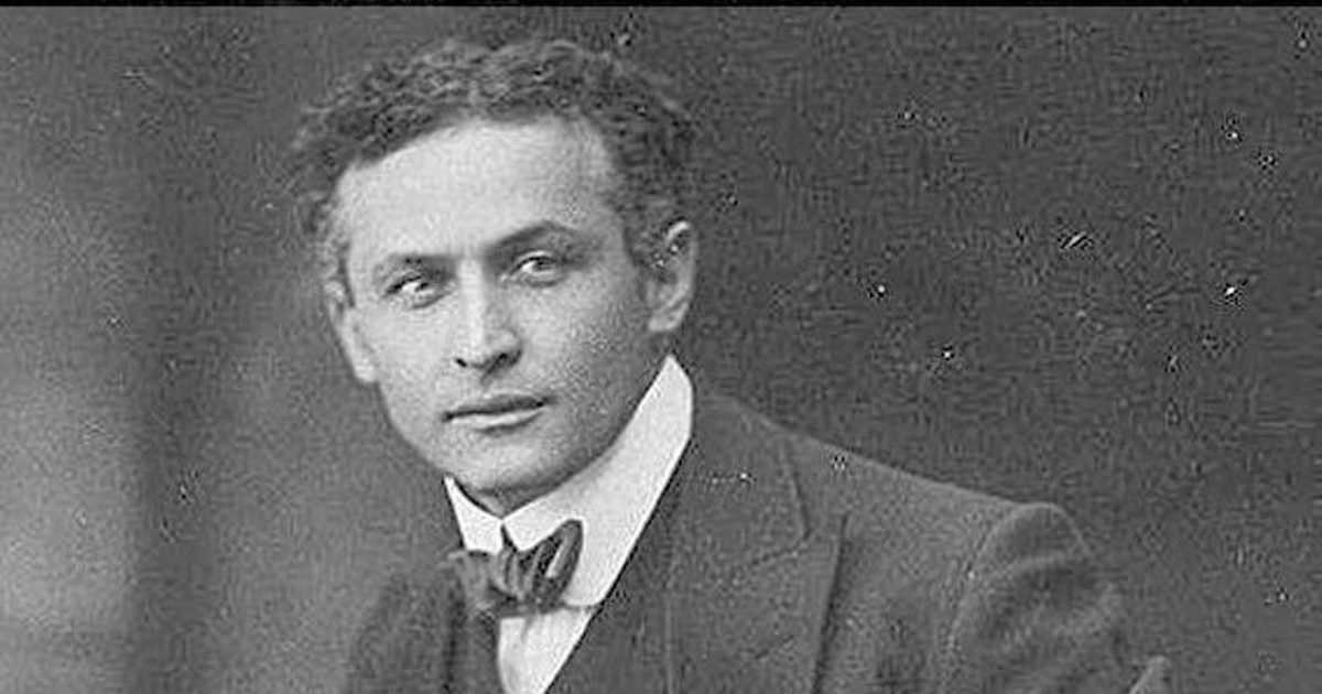Houdini's Coffin Stunt May Aid Trapped Miners