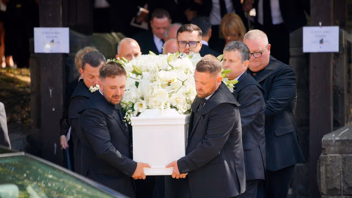 Bonnie Tyler Mourned at Funeral Service