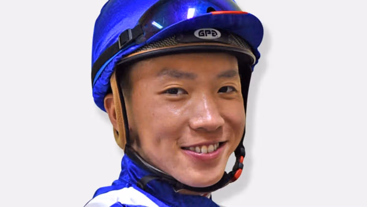 Jockey dies after fall injuries