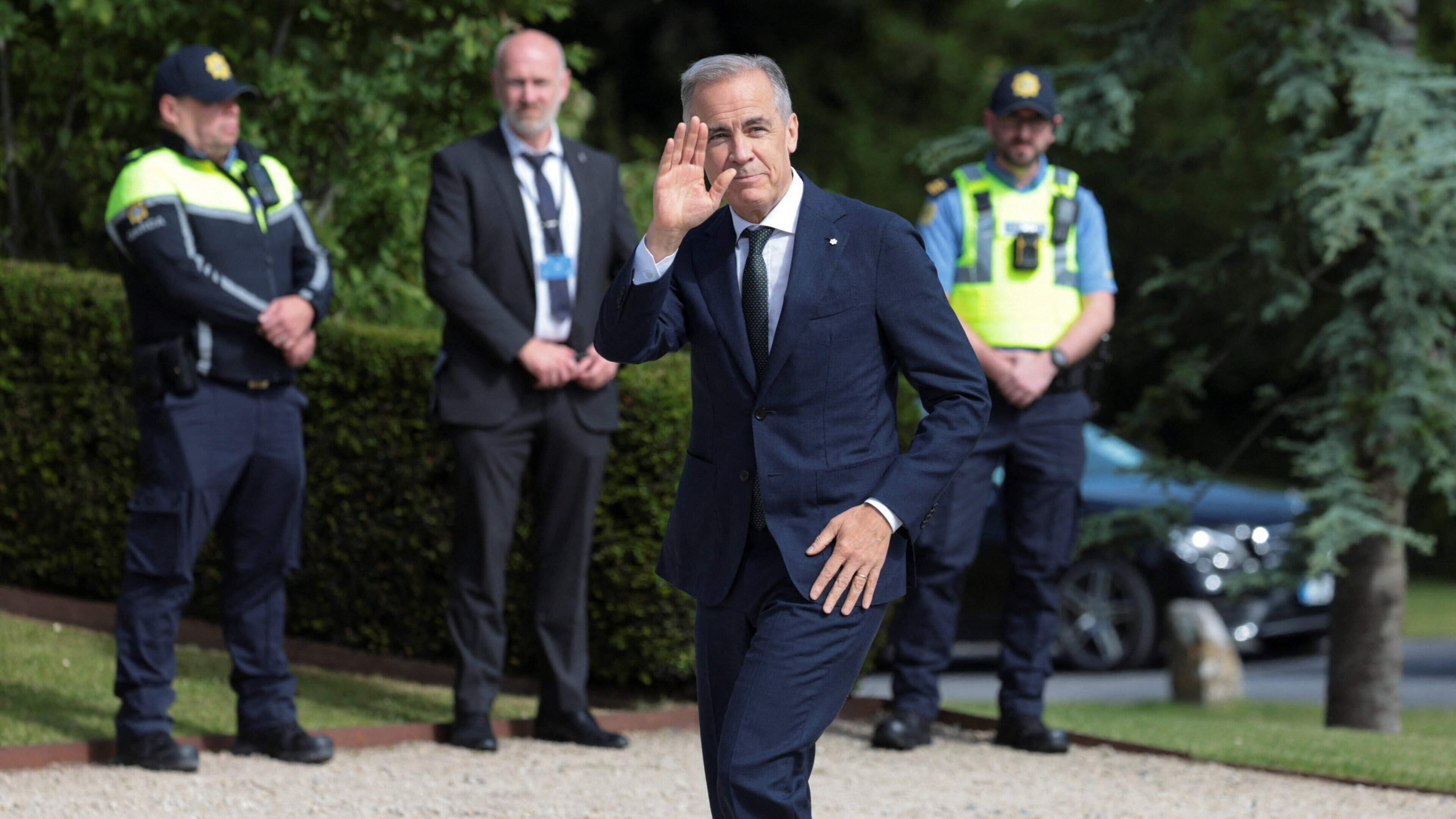 Carney and Trump Discuss US Tariff Deadline