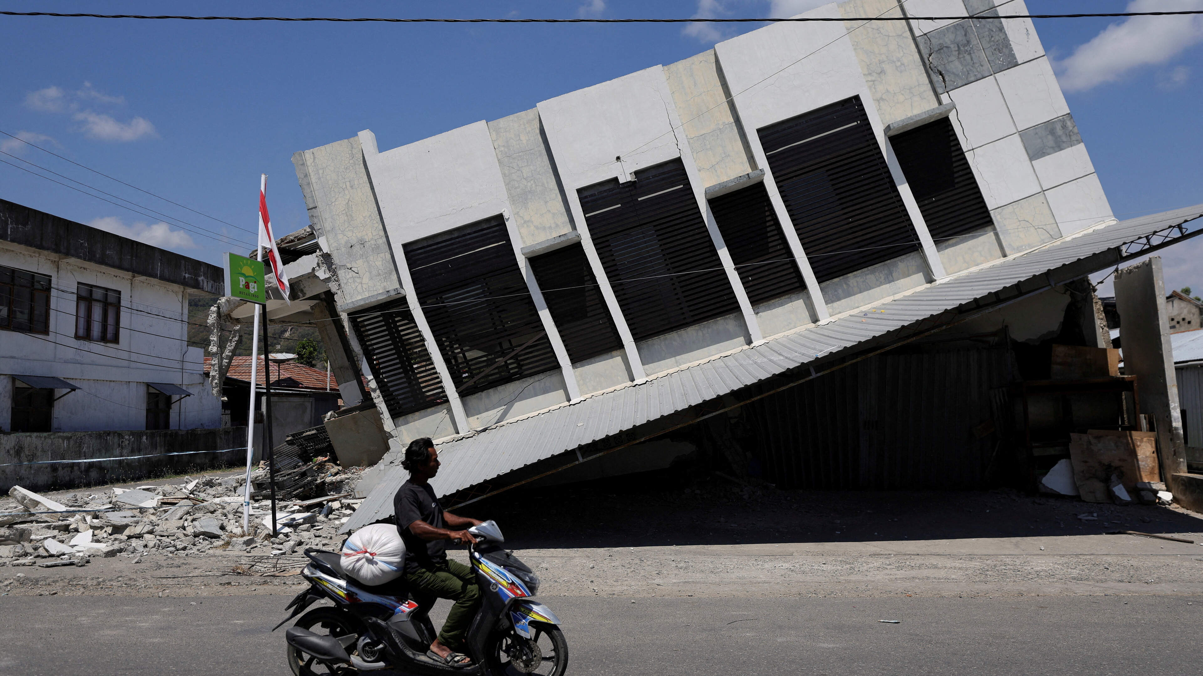 Children Fear Indoors After Indonesia Earthquake