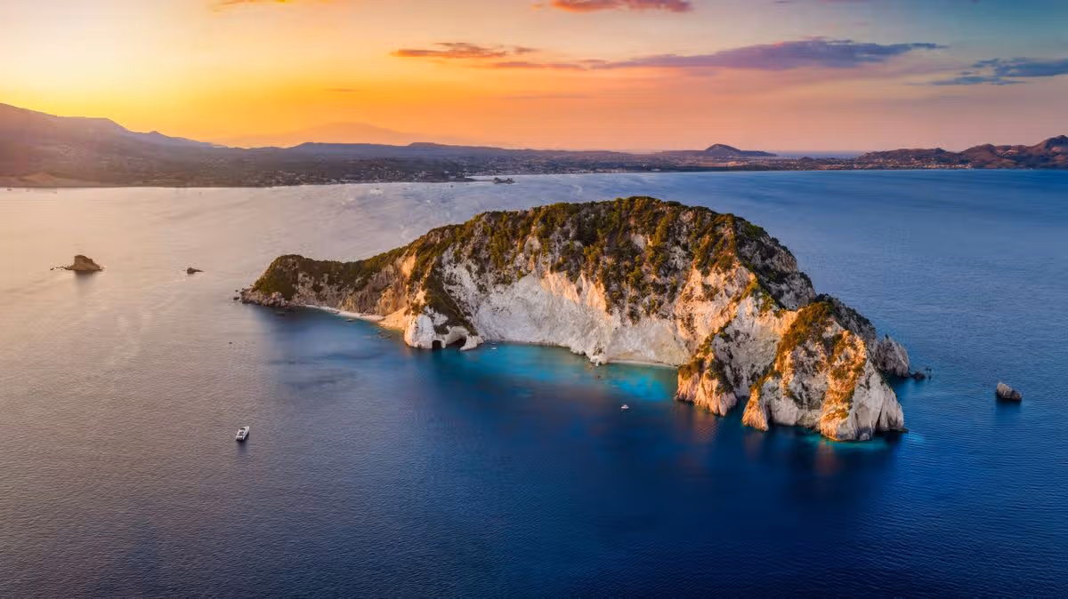 Tourist dies while swimming in Zante