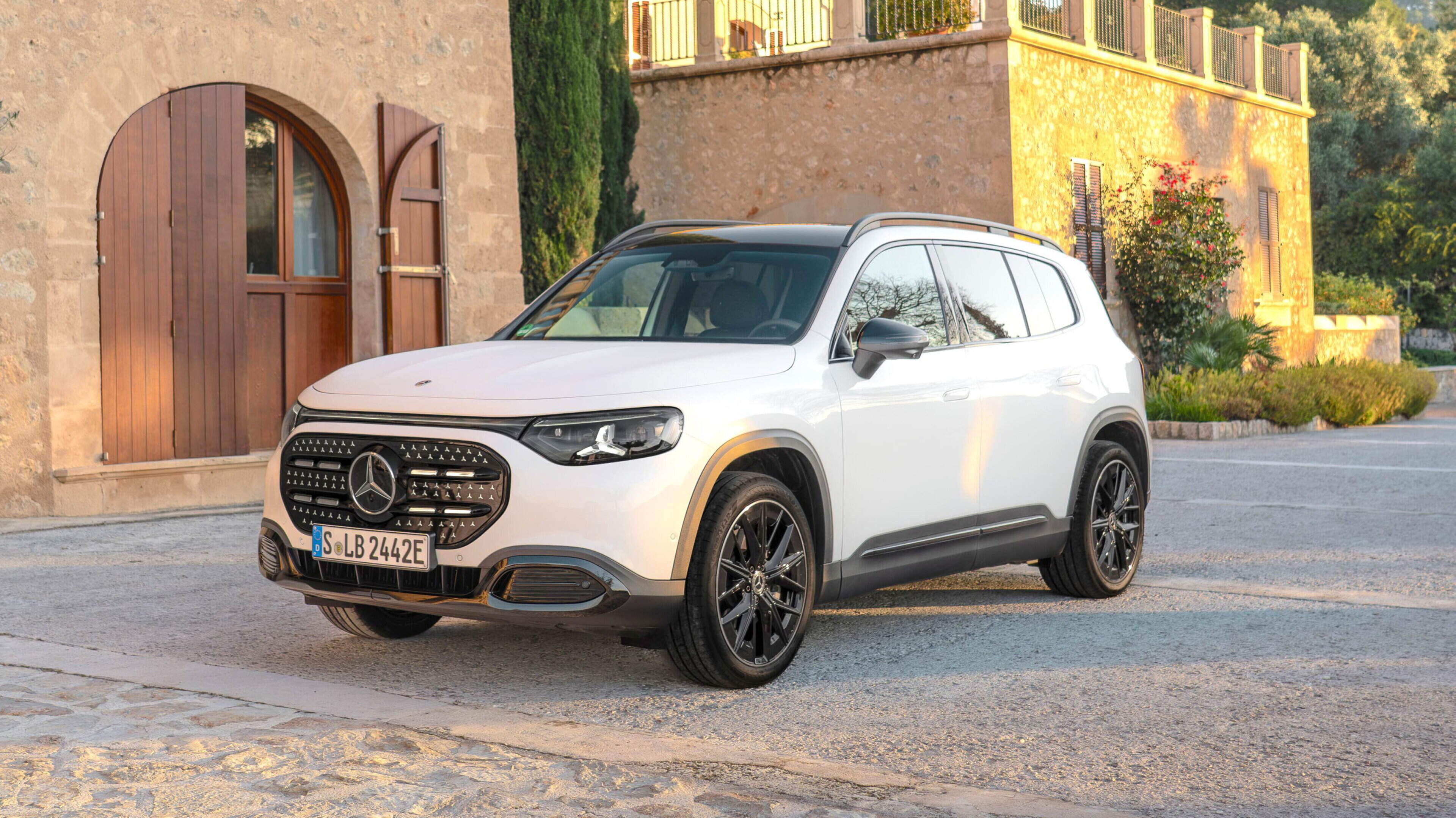 Mercedes Unveils New GLB and GLC Electric SUV