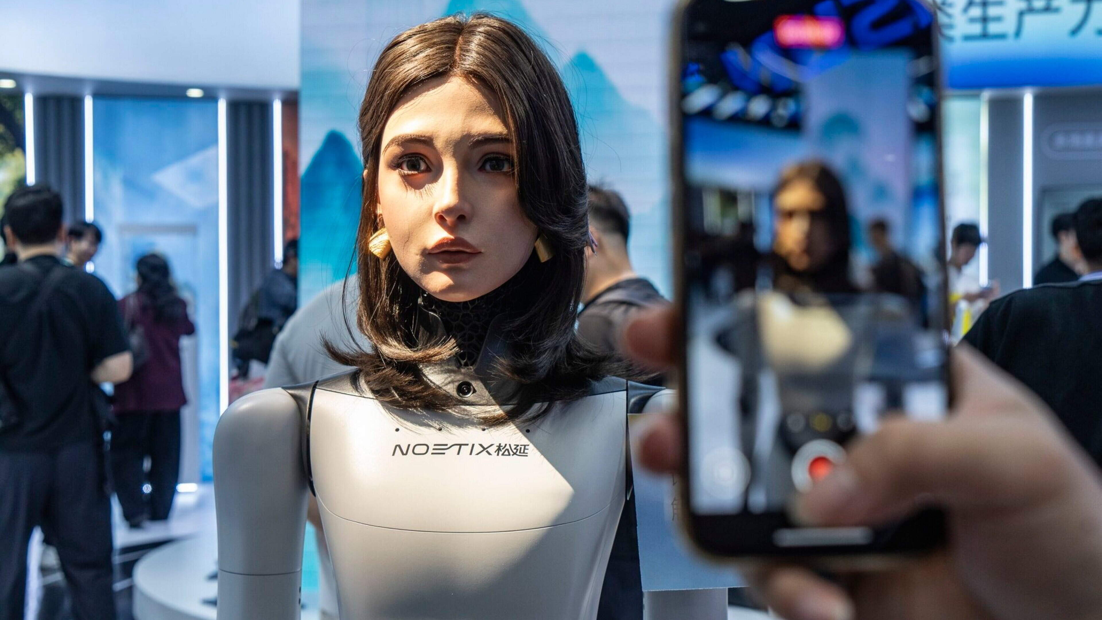 Humanoid Robots May Reach Mass Market in Ten Years