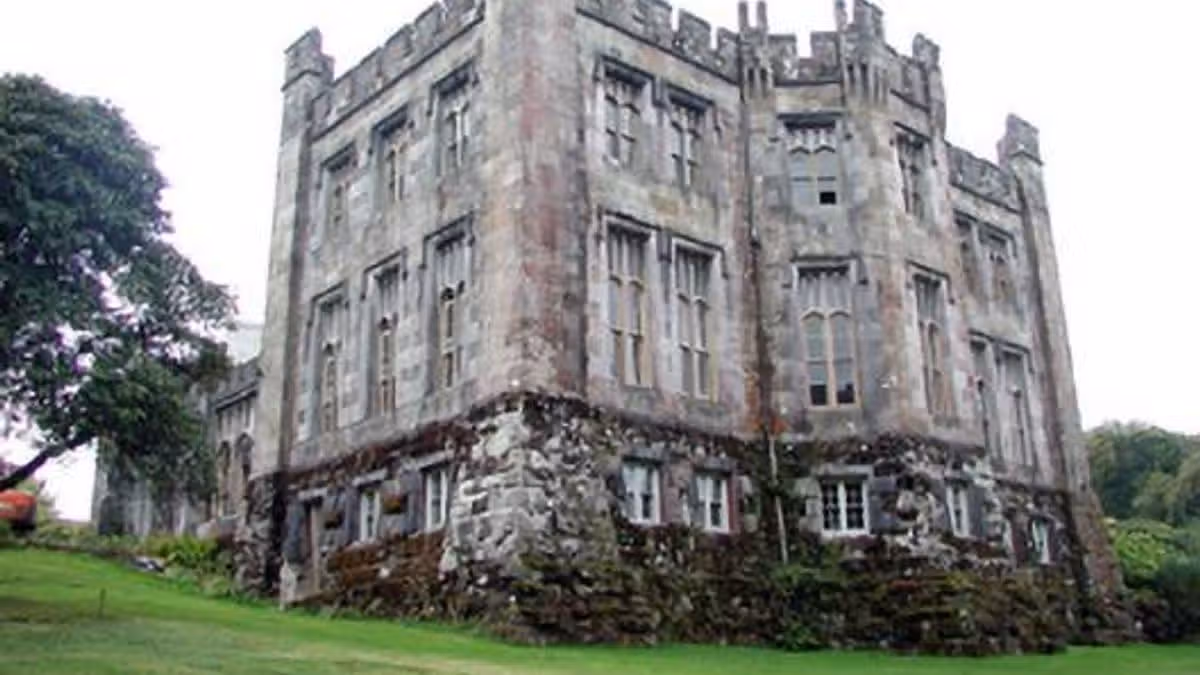 Mark Zuckerberg Buys Strancally Castle in Ireland