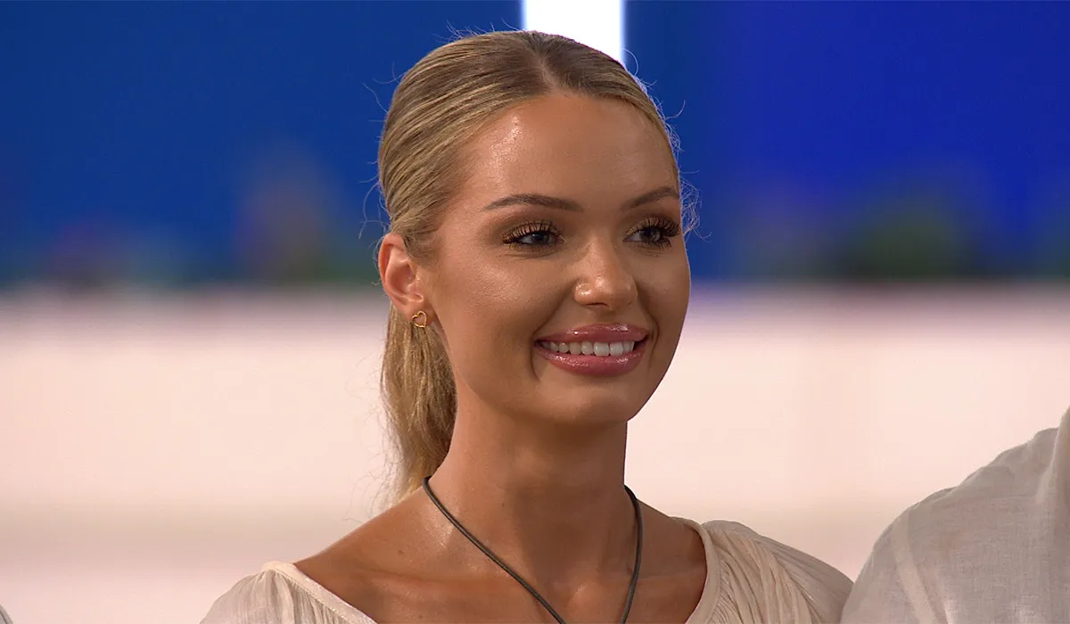 Love Island's Julia Becomes British Citizen