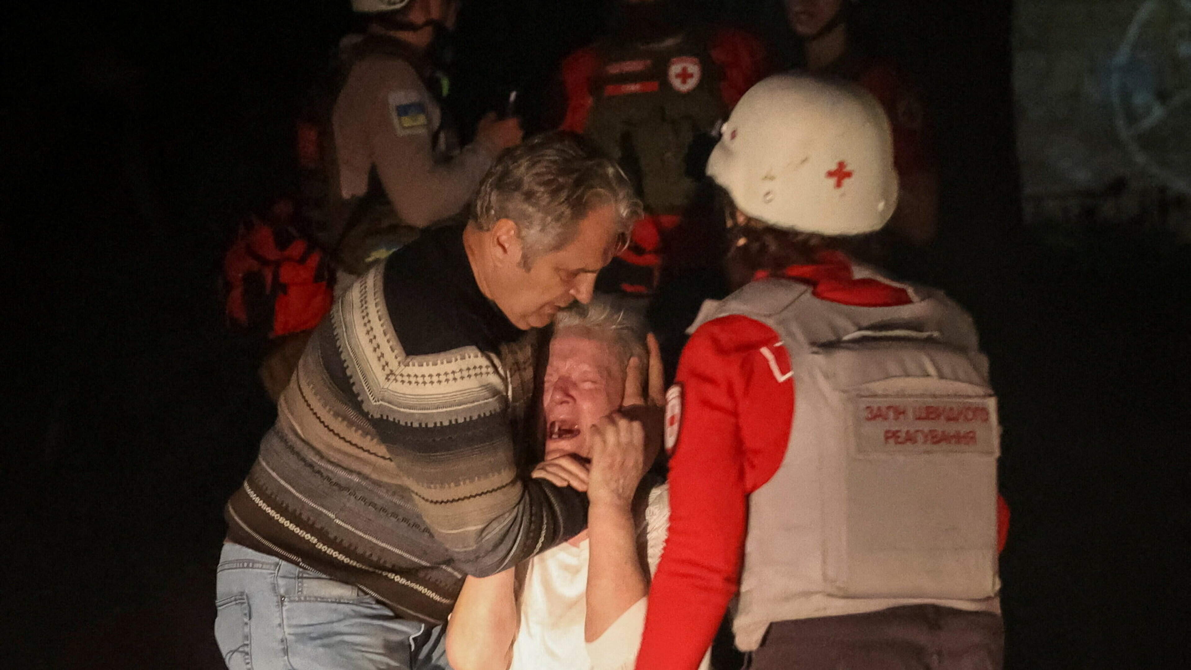 Russian missile attacks kill 17, hit children's hospital
