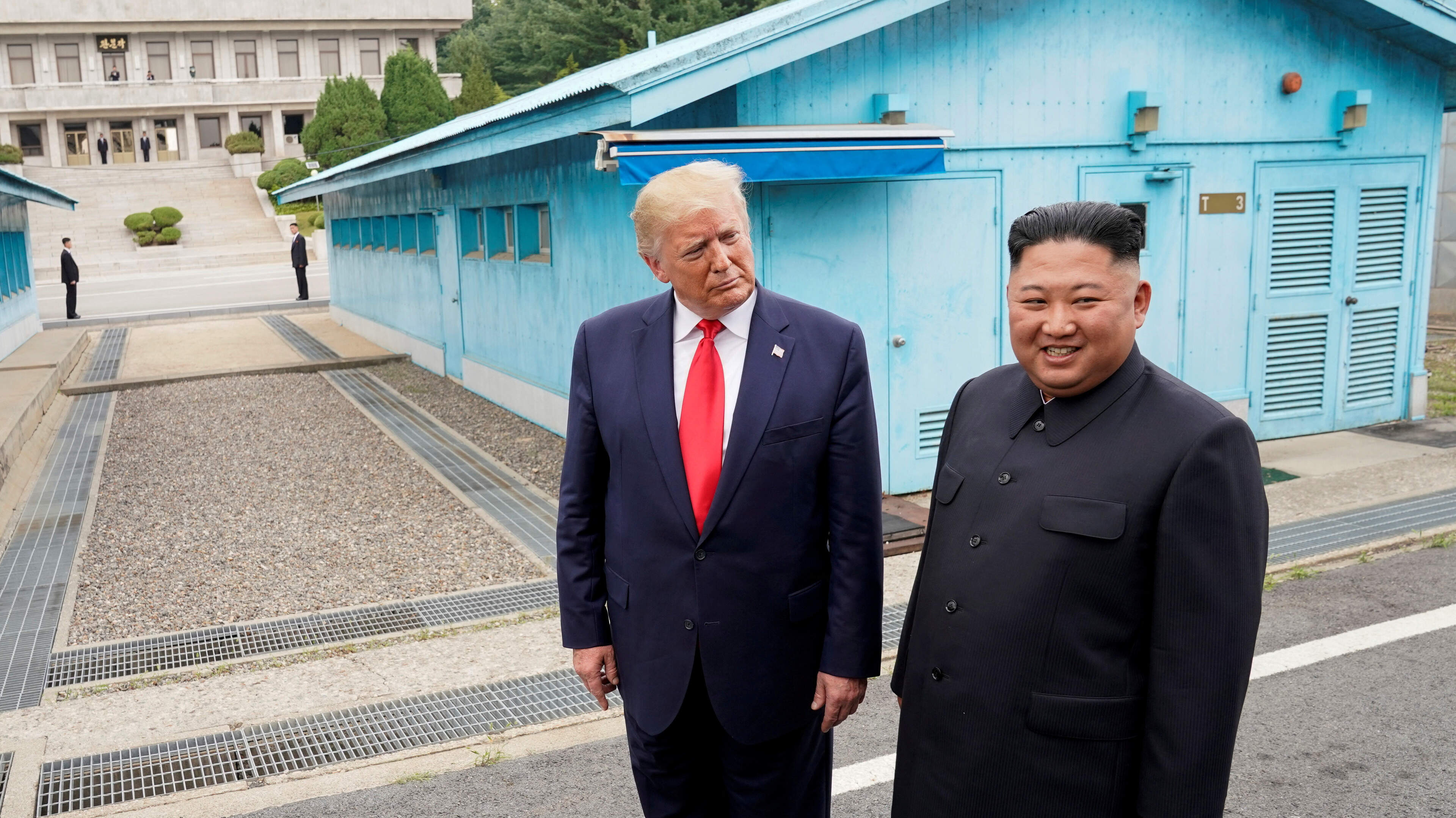 Trump Seeks New Meeting with Kim Jong Un