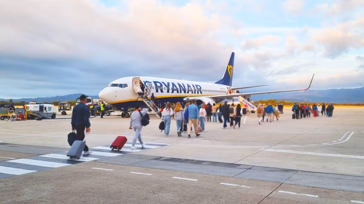 Ryanair Passenger Warns About Crossbody Bag Rules