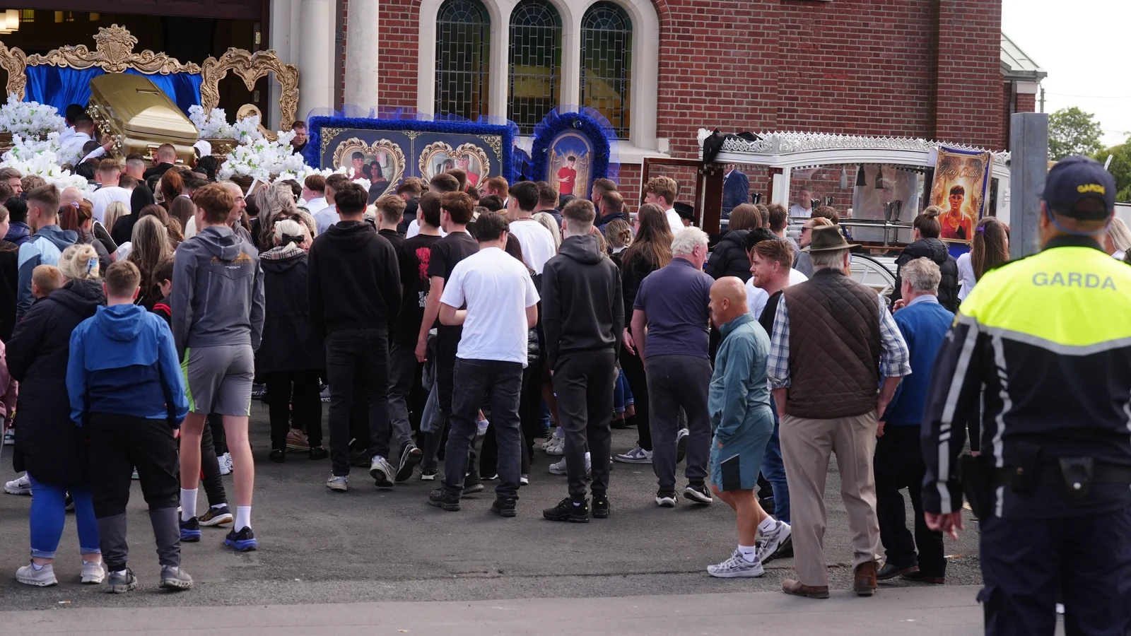 First funeral held for M9 crash victims