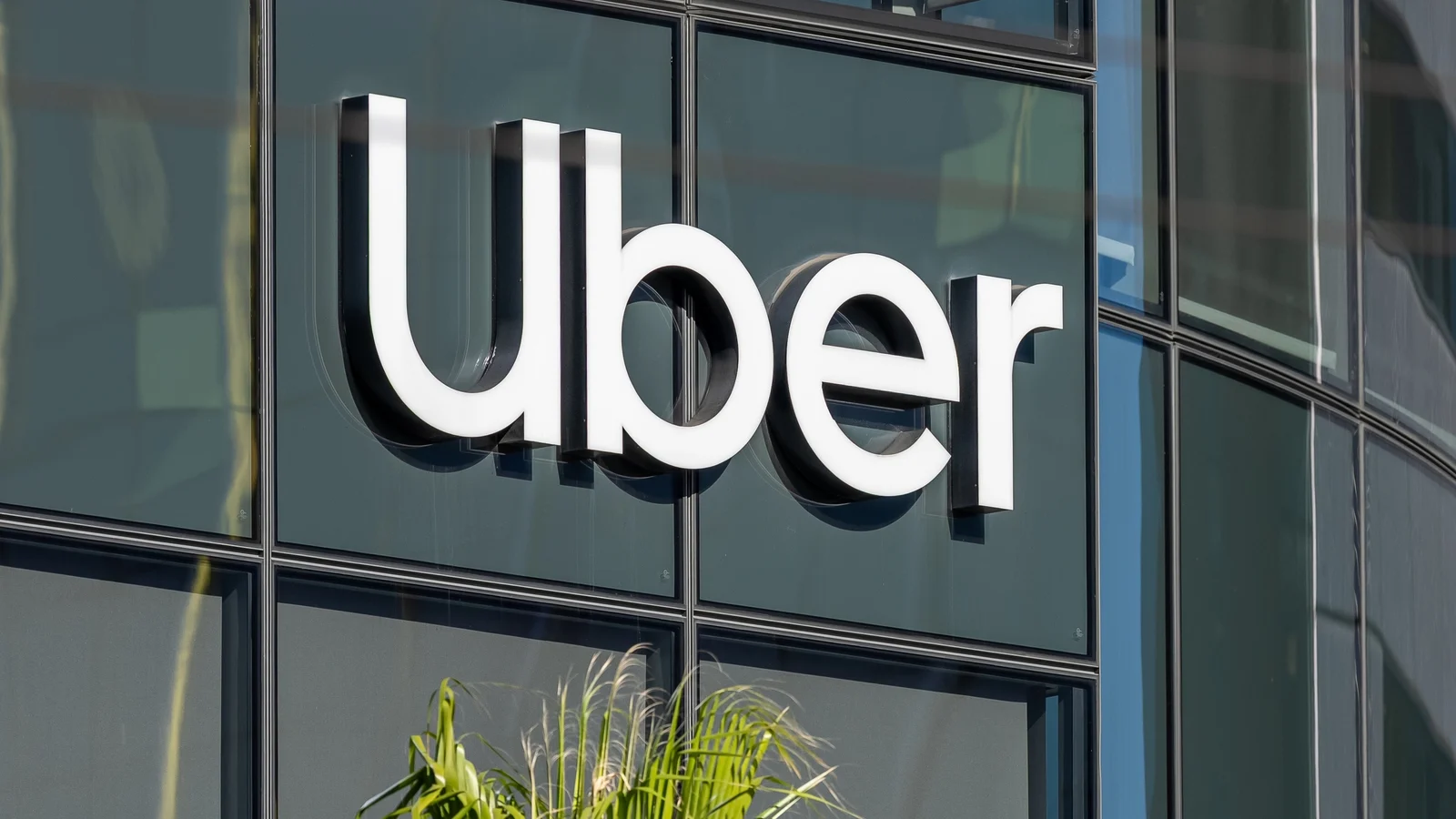 Dutch regulator fines Uber €825m over driver bans