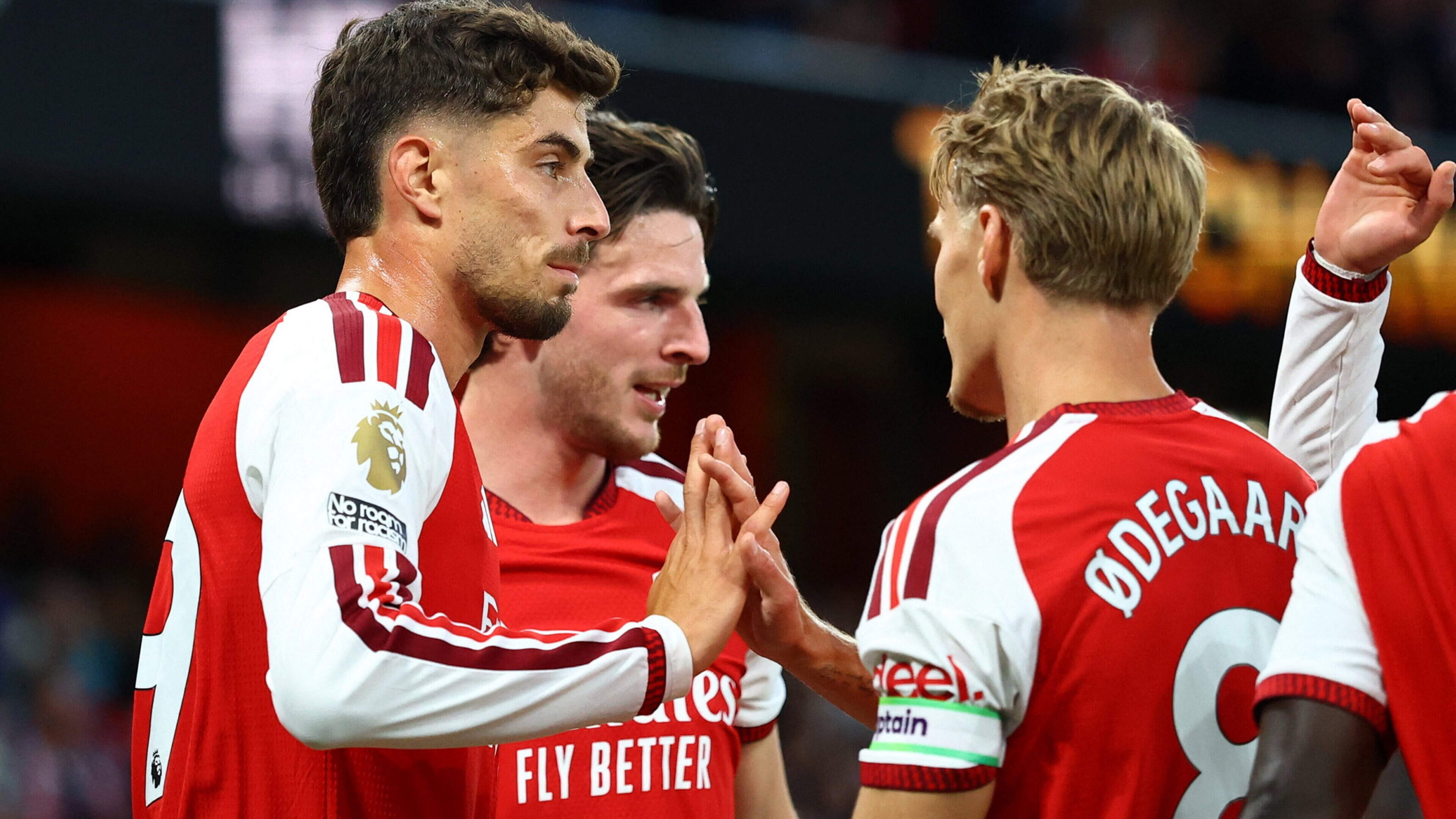 Arsenal Defeats Coventry in Title Defence Opener
