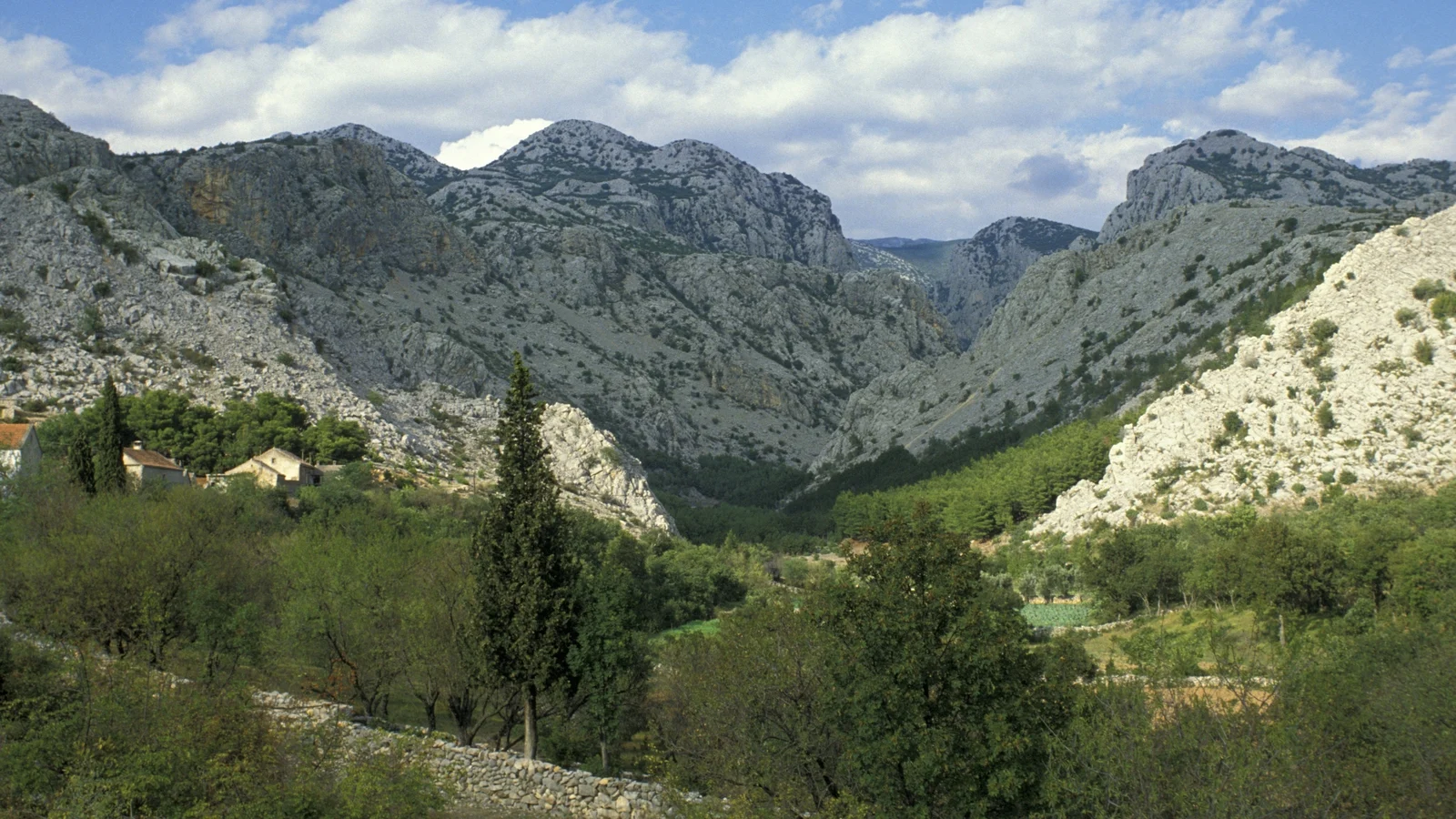Two dead in Croatia small plane crash