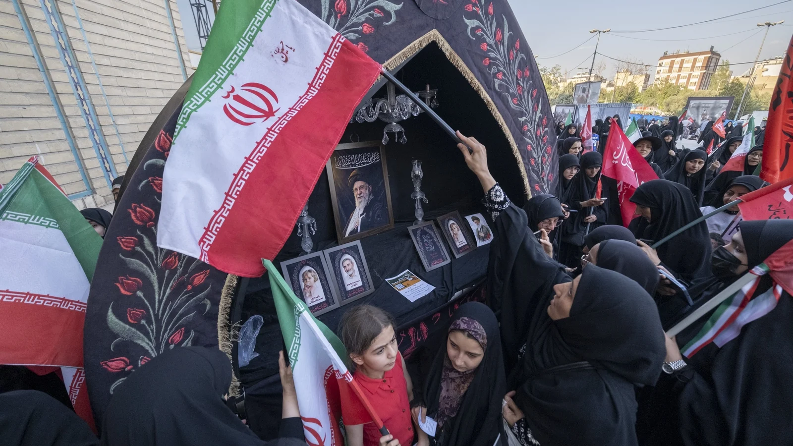 US, Iran Exchange Hostile Messages Before Sanctions