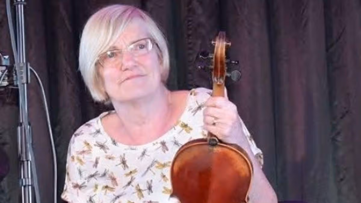 Irish Cultural Icon Dies in Lorry Crash