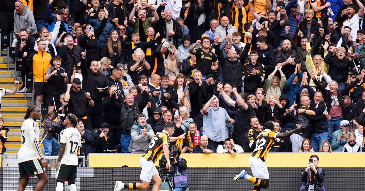 Hull shocks Manchester United with 2-0 victory