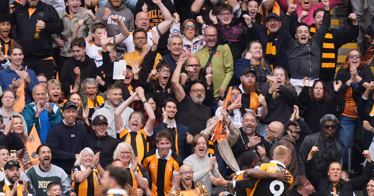 Hull City defeats Manchester United in season opener