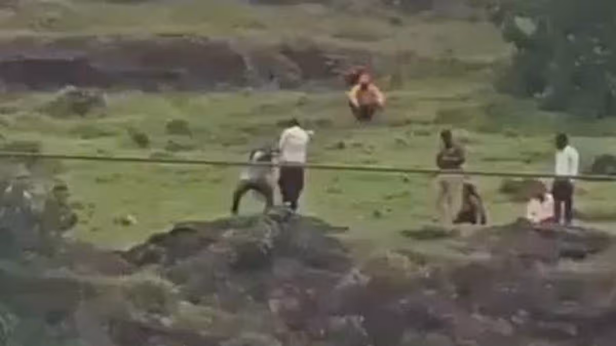 Family falls from cliff after iPhone argument