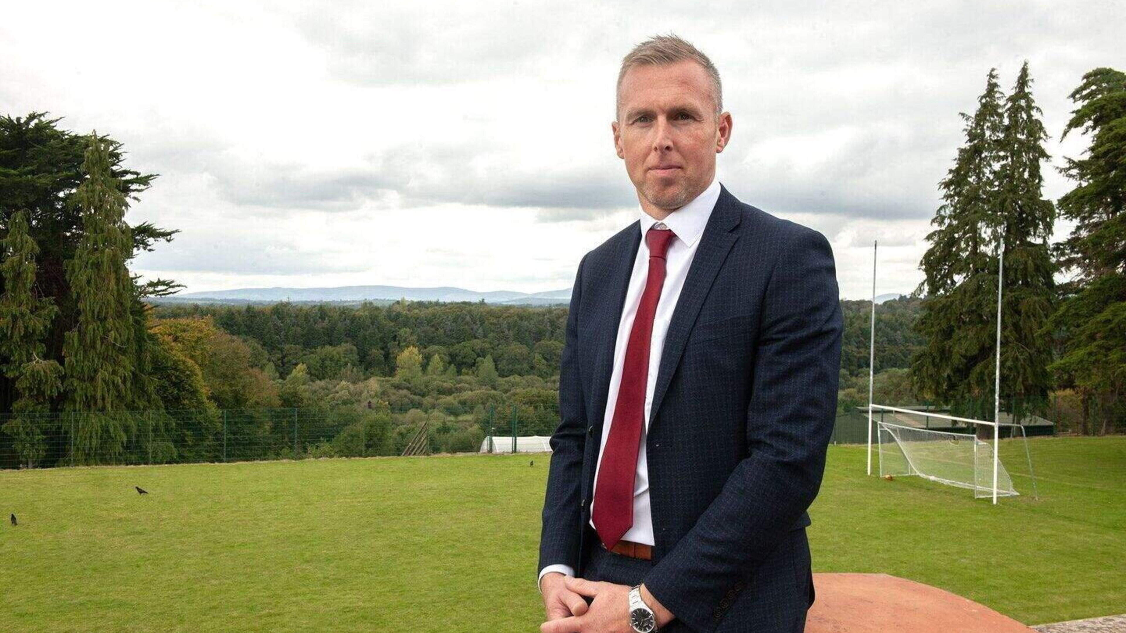 Former Hurler Encourages Students on Hobbies