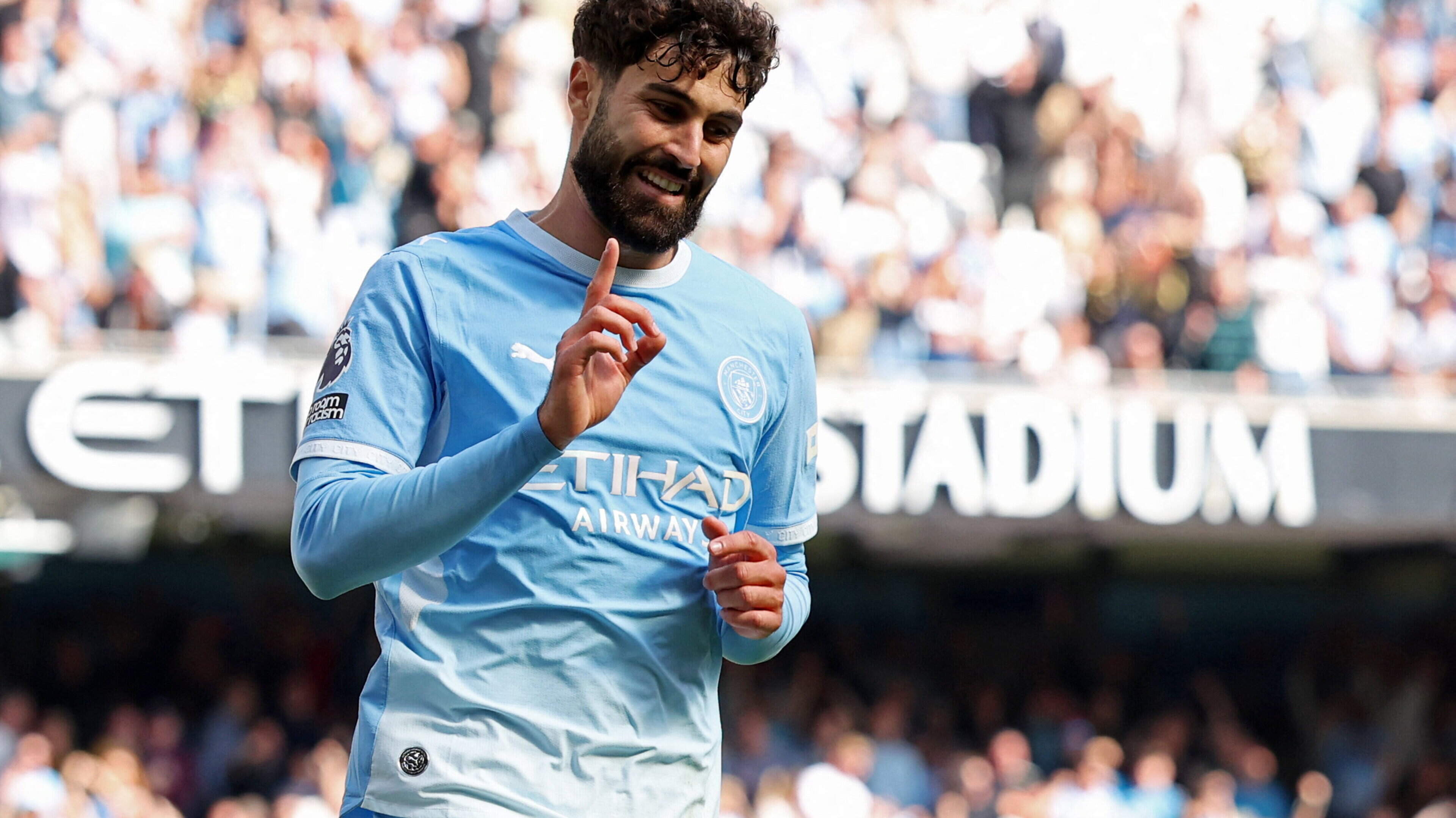 Manchester City Wins Premier League Opener