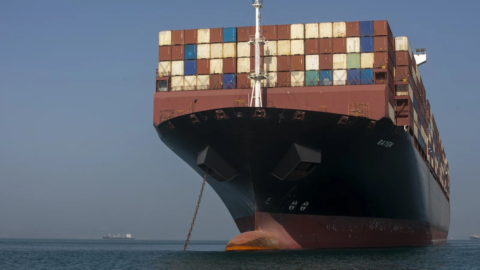 US threatens Iran with severe economic sanctions