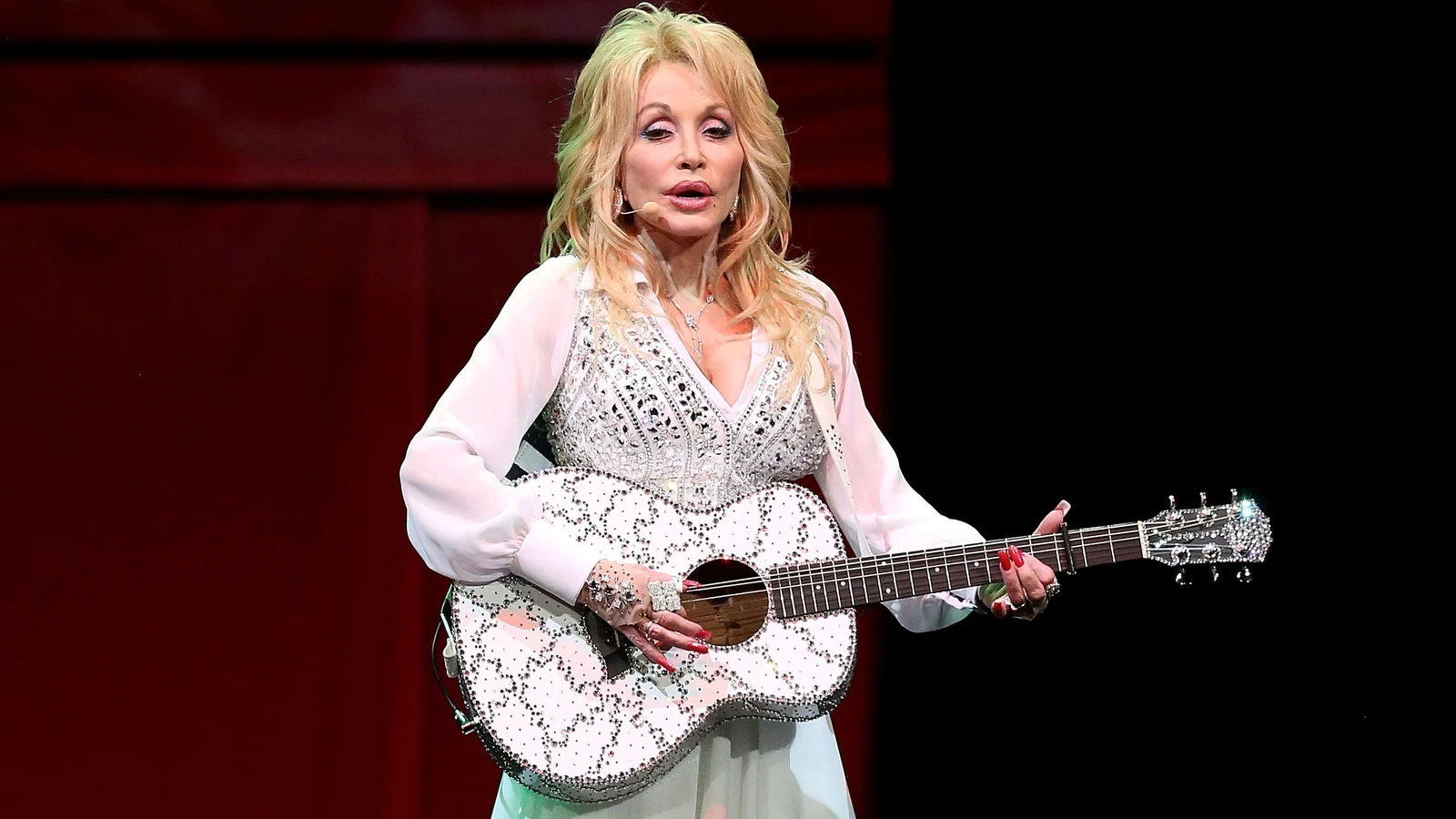 US orders flags lowered for Dolly Parton