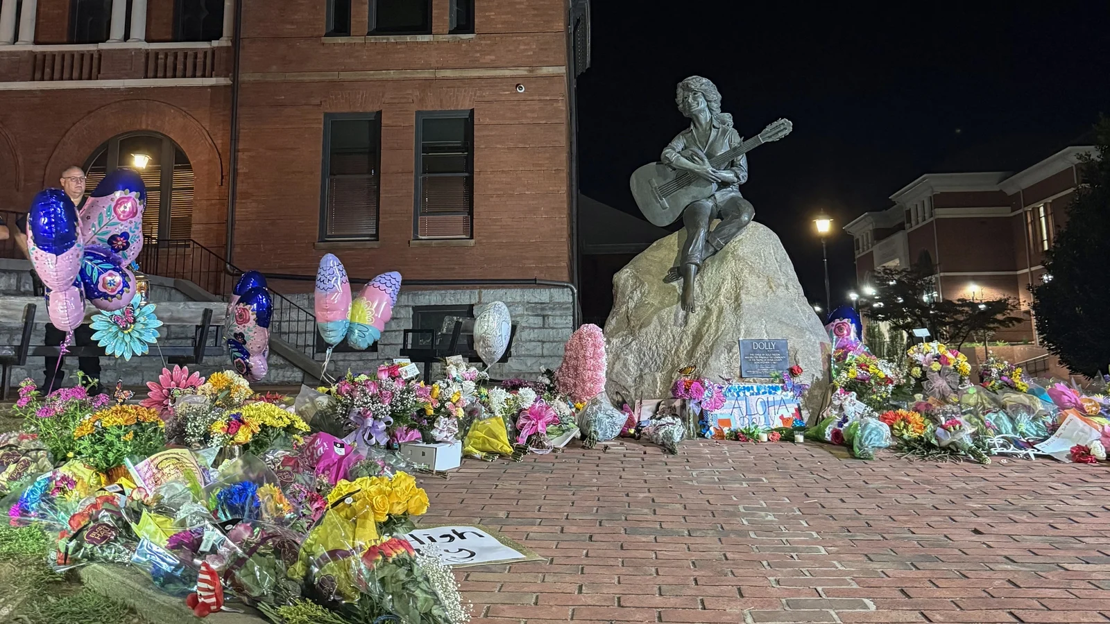 Tennesseans mourn local hero Dolly Parton
