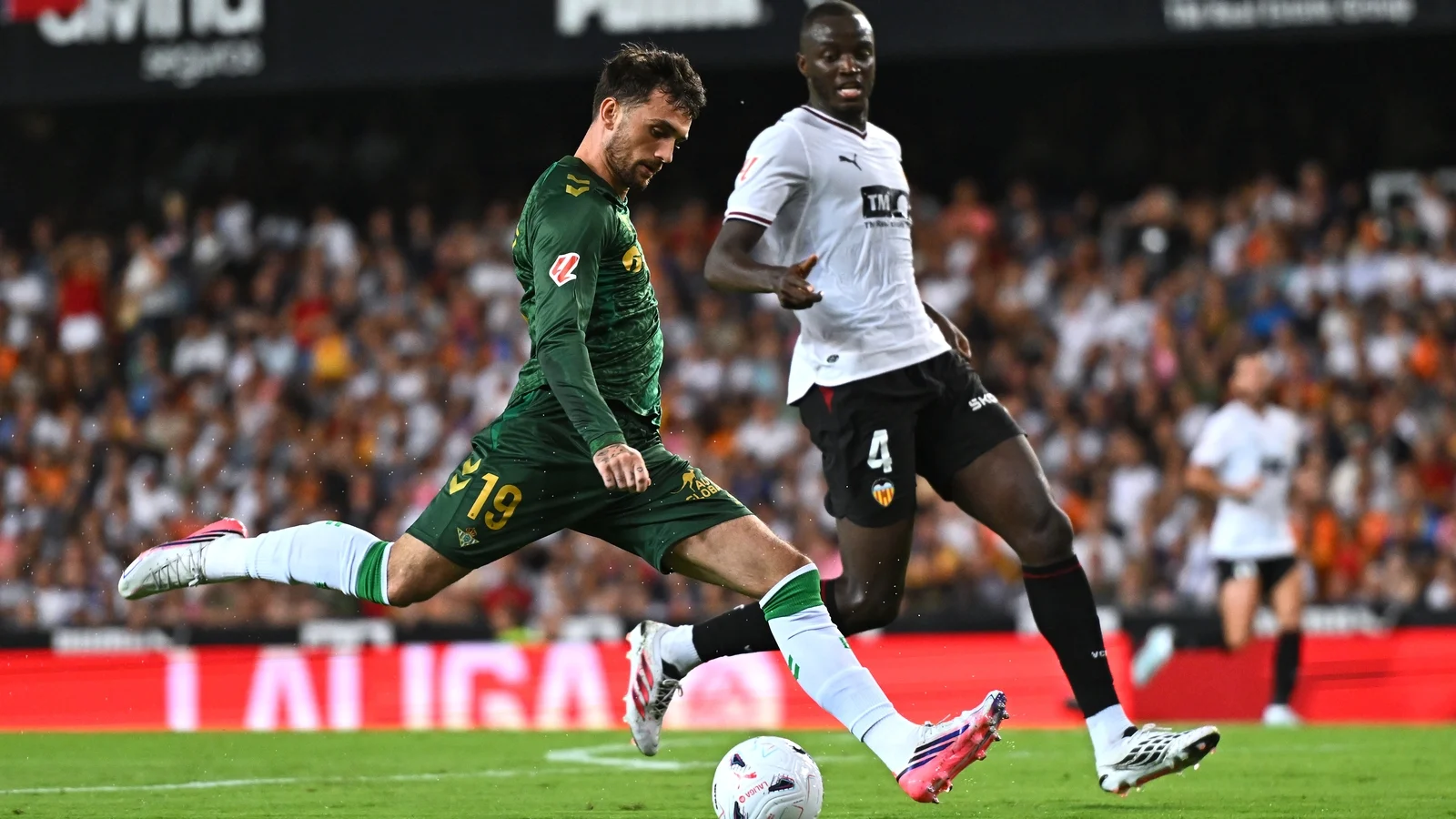 Parrott shines in Betis debut victory