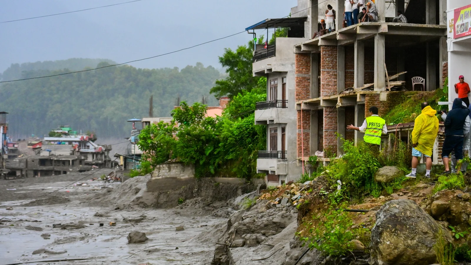1,400 Missing After Flood in Nepal and Tibet