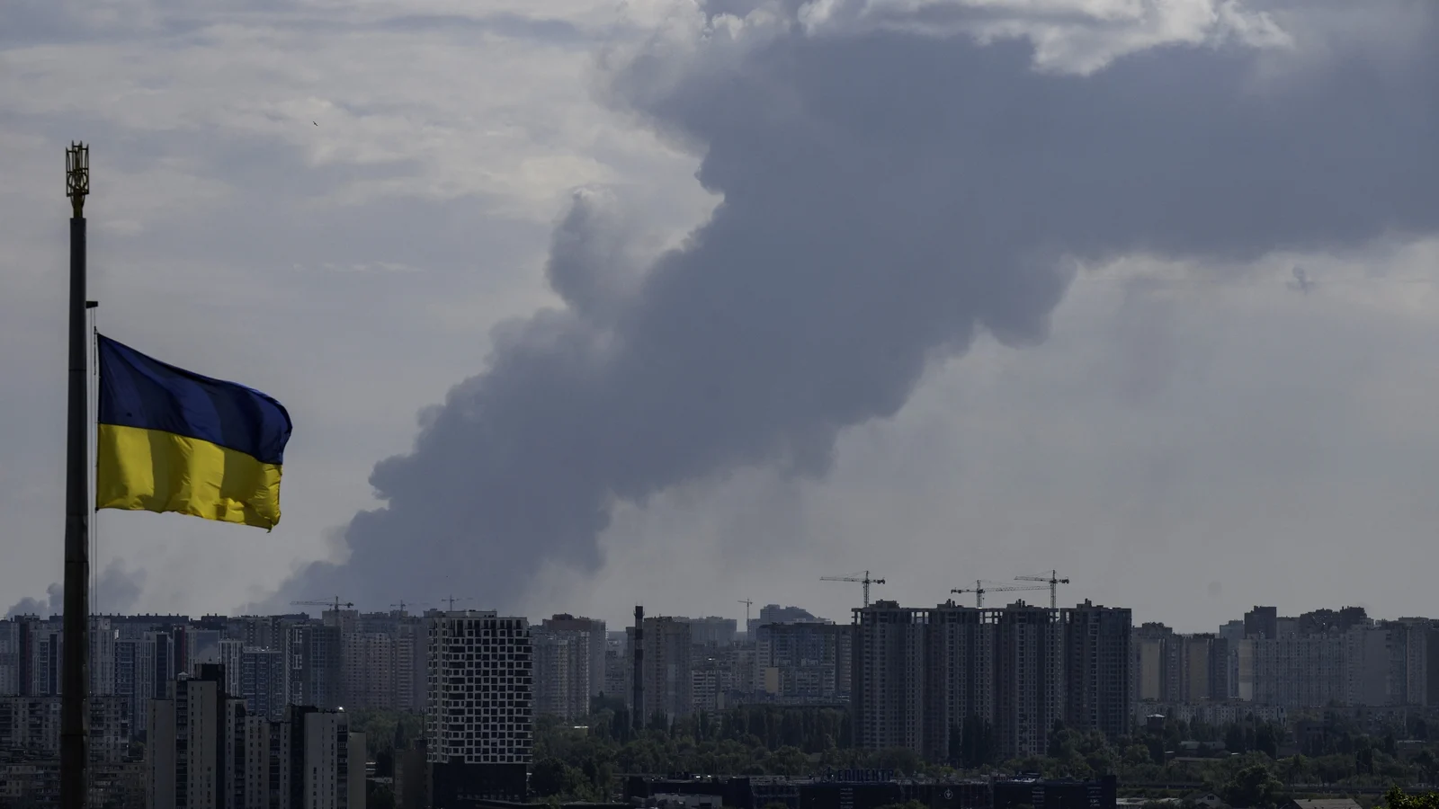 Russian Air Attacks Target Kyiv and Other Cities