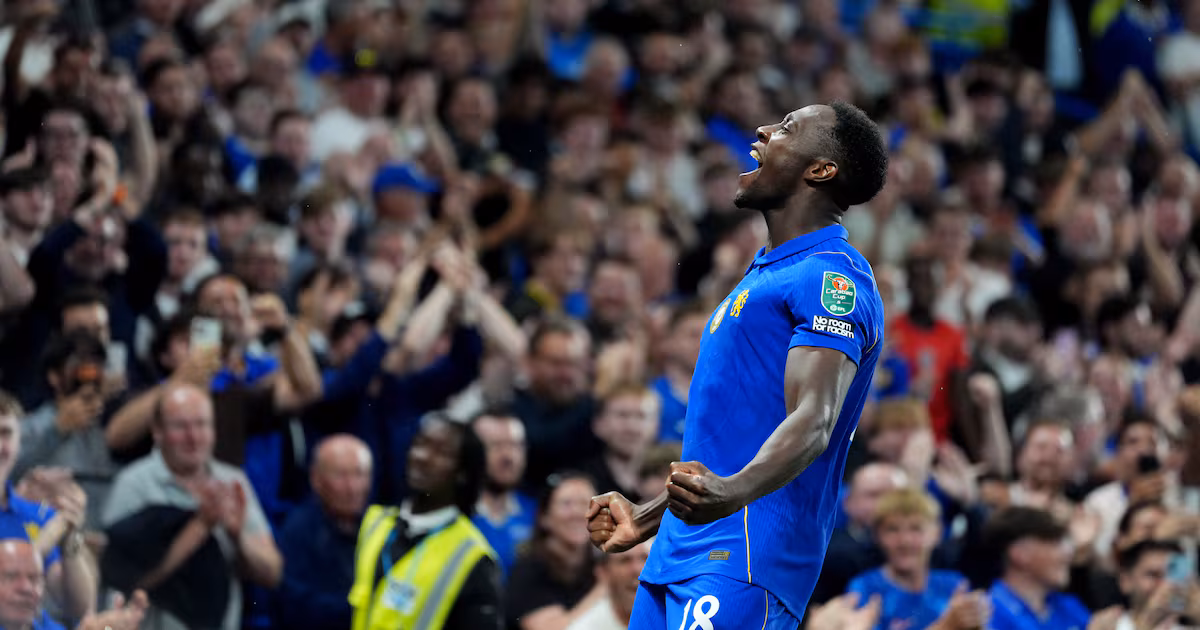 Danny Welbeck scores as Chelsea beats Luton 2-0